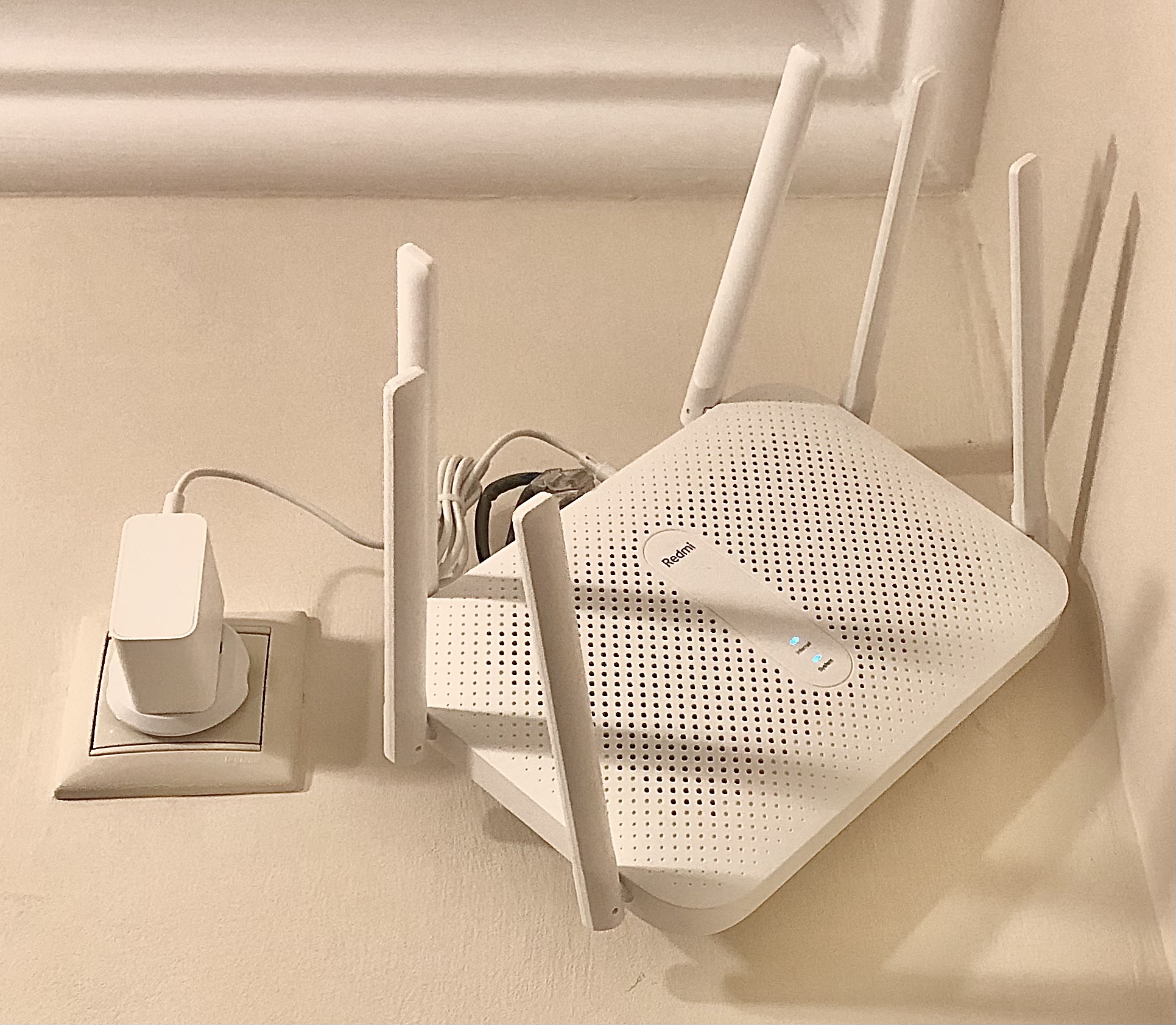 Wi-Fi роутер Xiaomi Redmi Router AC2100 White, купить в Москве, цены в  интернет-магазинах на Мегамаркет