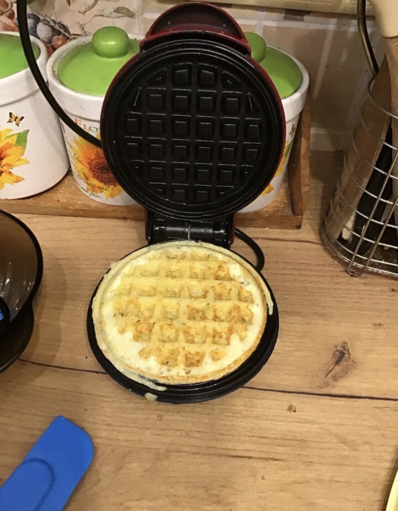 Вафельница MINI WAFFLE, красный - отзывы покупателей на маркетплейсе  Мегамаркет | Артикул: 600004855764