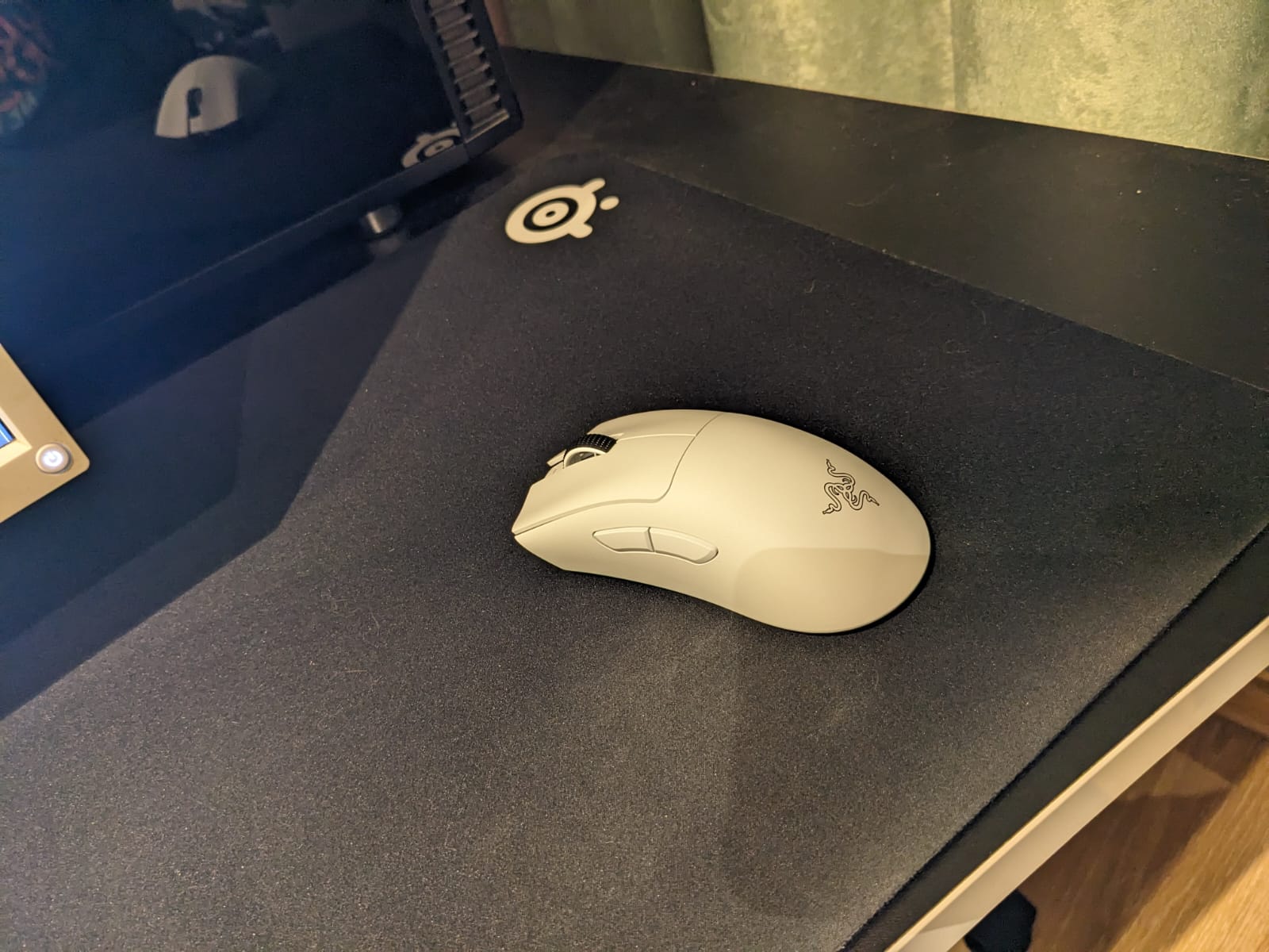 Беспроводная игровая мышь Razer DeathAdder V3 Pro белый  (RZ01-04630200-R3G1) - отзывы покупателей на маркетплейсе Мегамаркет |  Артикул: 600011037371