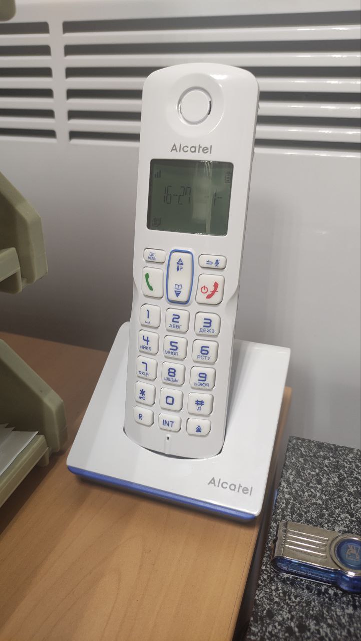 DECT телефон Alcatel S230 белый