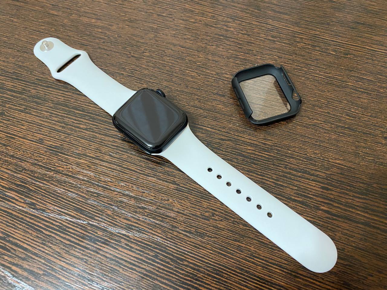 Смарт-часы Apple Watch SE (2022) GPS 40мм Aluminum Case with Sport Band  Темная ночь S/M - отзывы покупателей на маркетплейсе Мегамаркет | Артикул:  100043620469