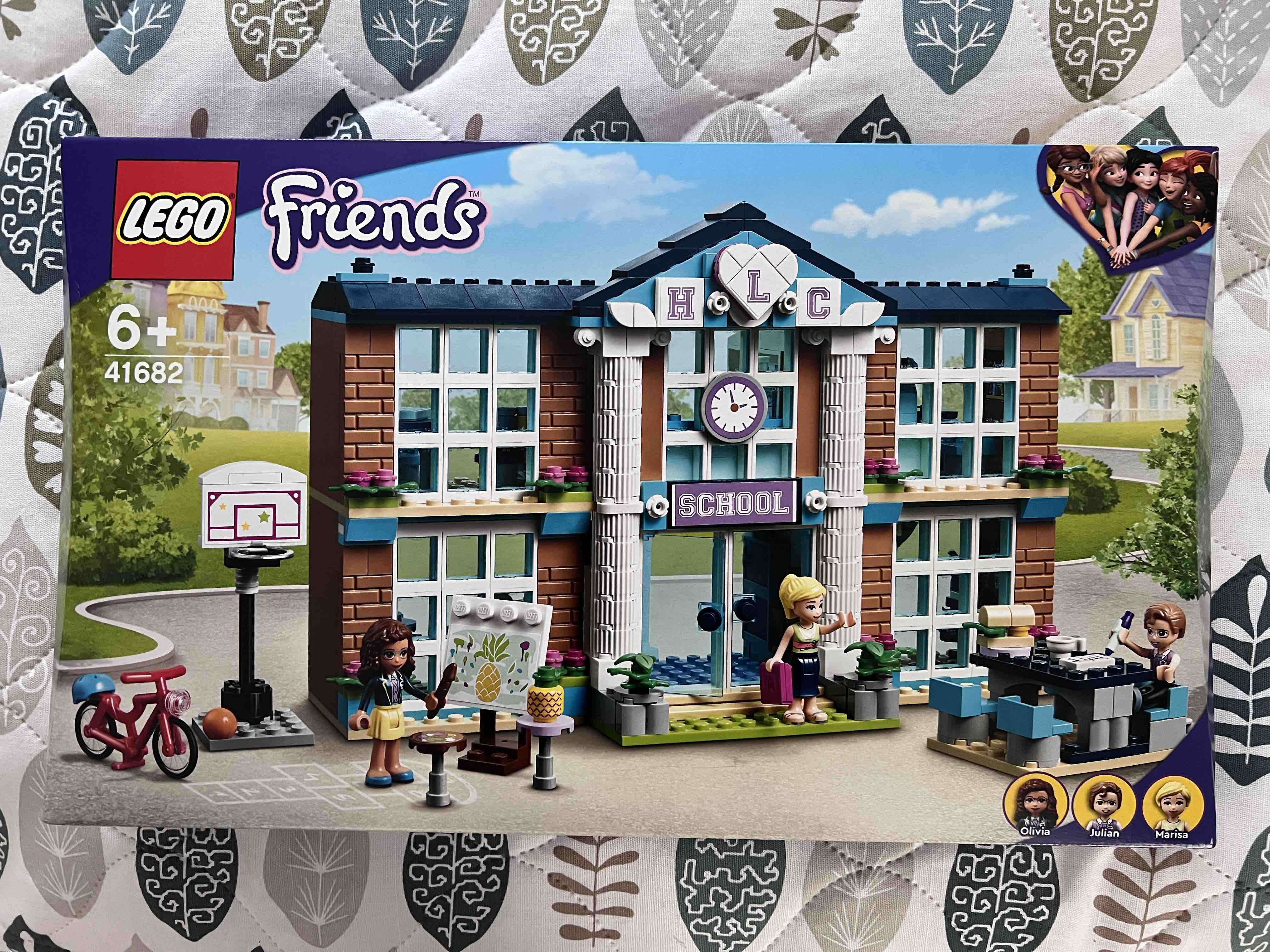 Купить конструктор LEGO Friends 41682 Школа Хартлейк Сити, цены на  Мегамаркет | Артикул: 100028627912