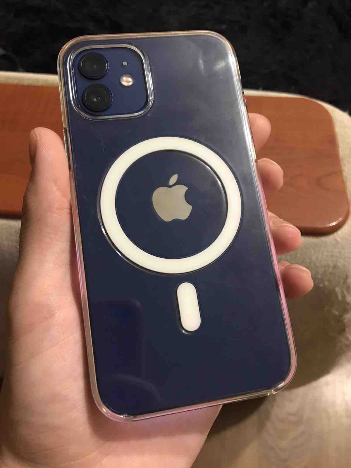 Чехол Apple для iPhone 12/12 Pro (MHLM3ZE/A), купить в Москве, цены в  интернет-магазинах на Мегамаркет