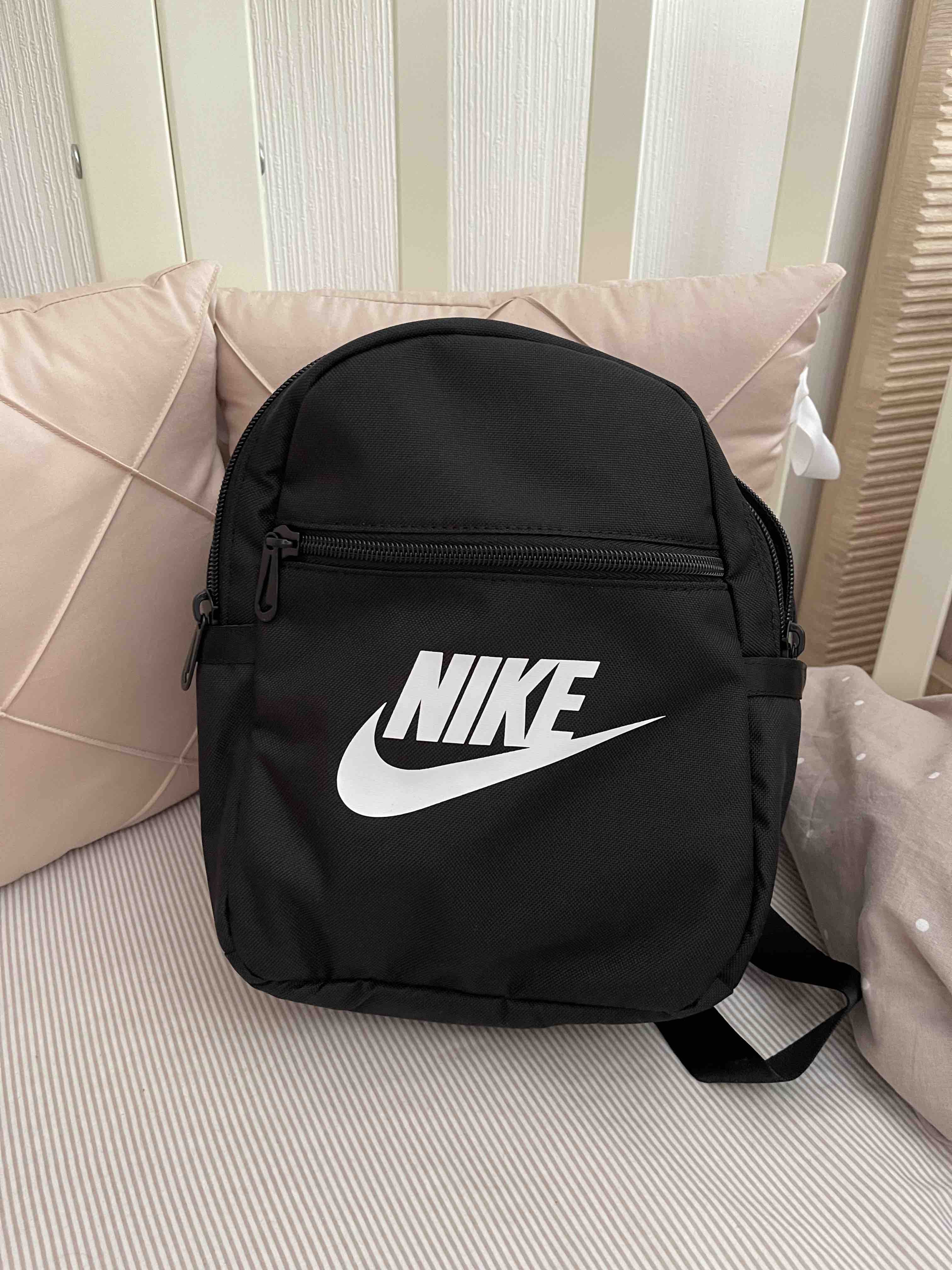 Рюкзак женский Nike W Futura 365 Mini Backpack, черный - отзывы на  маркетплейсе Мегамаркет