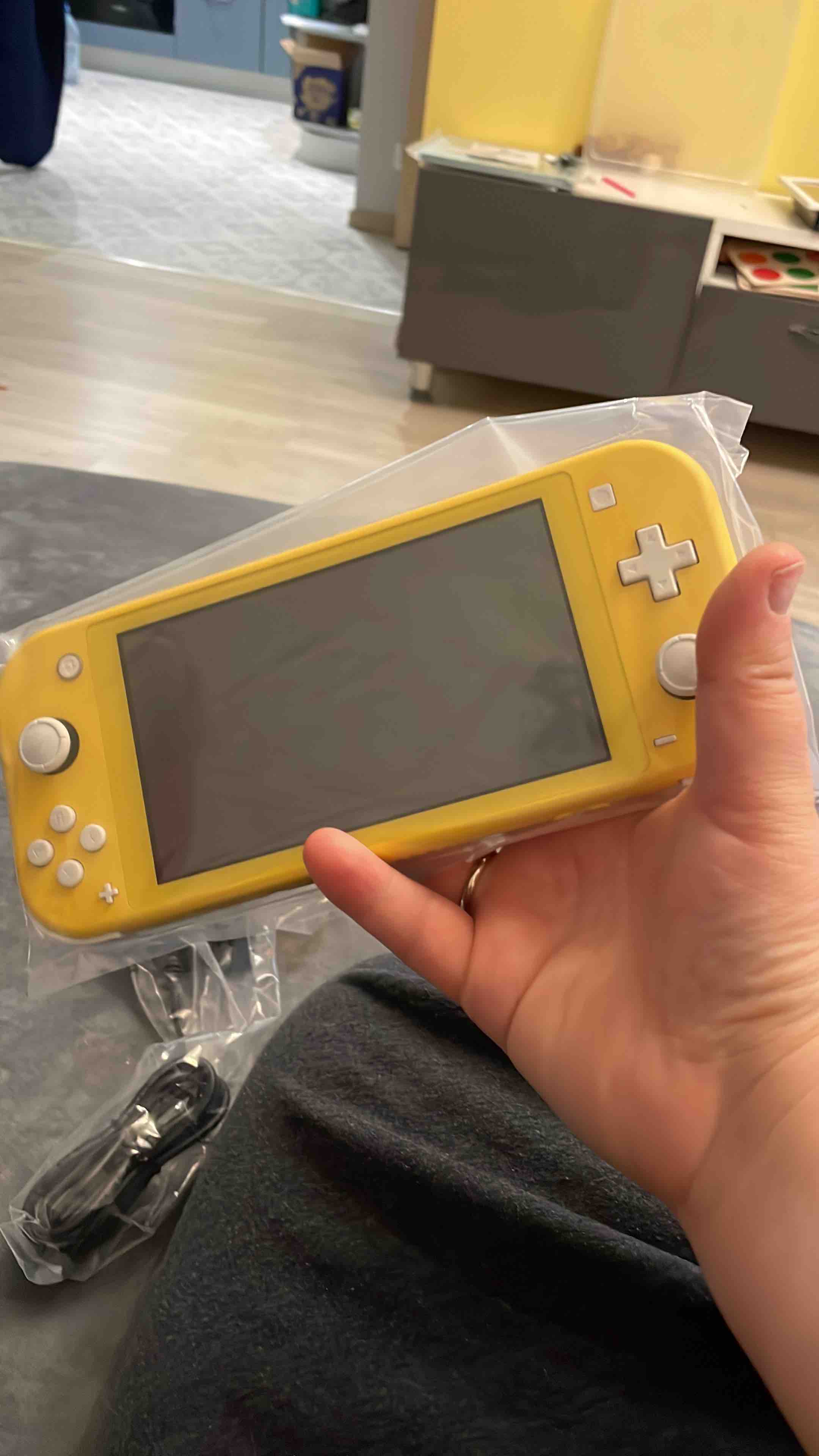 Игровая консоль Nintendo Switch Lite Yellow - отзывы покупателей на  маркетплейсе Мегамаркет | Артикул: 100024973226