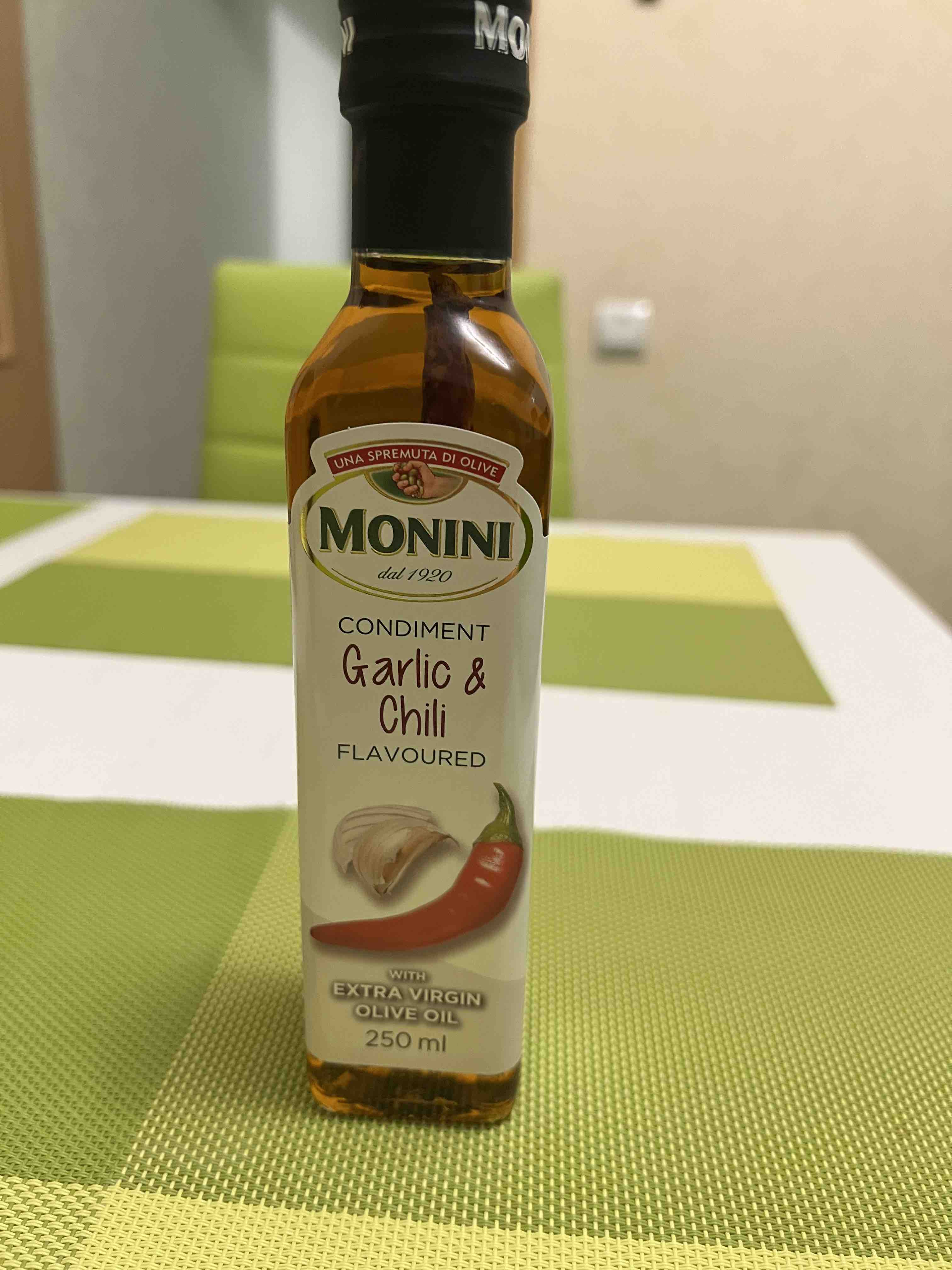 Масло Monini garlic&chili чеснок и перец чили оливковое 250 мл - отзывы  покупателей на маркетплейсе Мегамаркет | Артикул: 100023890221