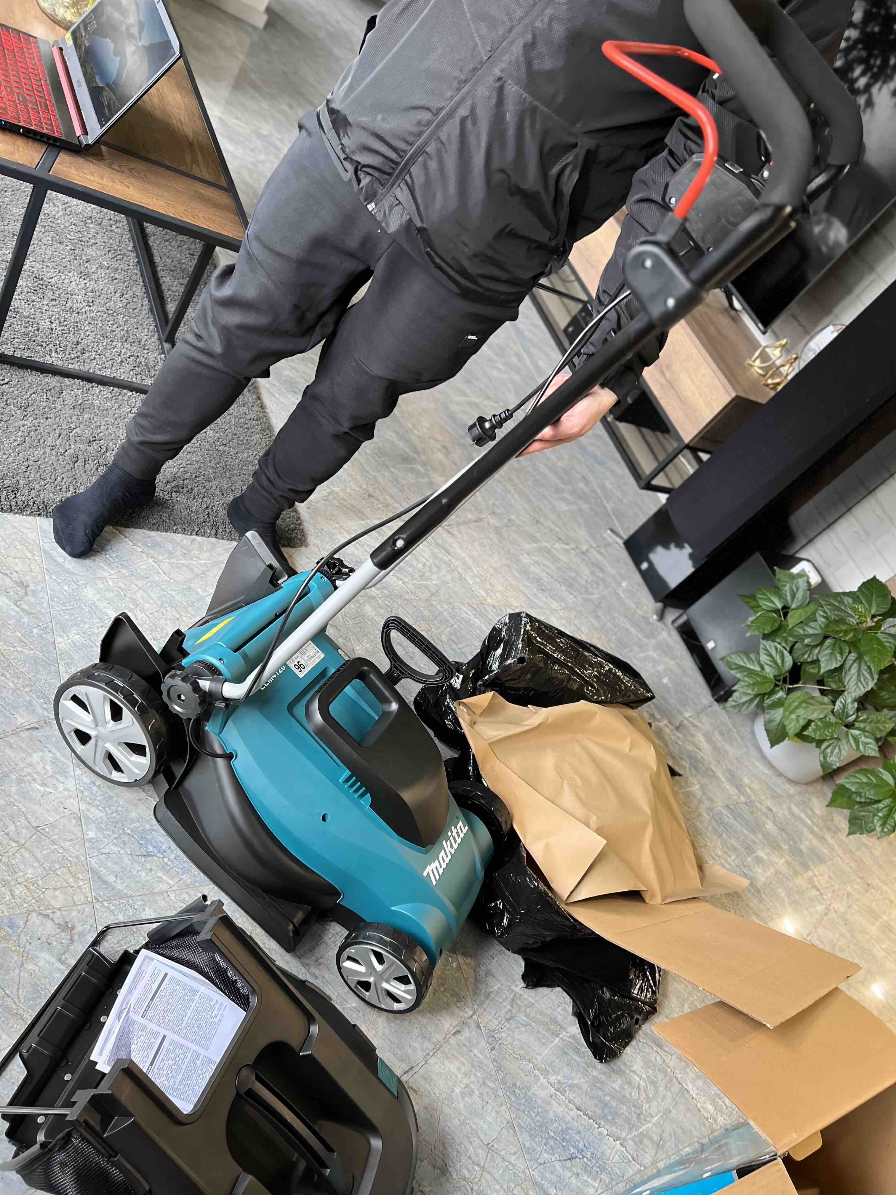 Электрическая газонокосилка Makita ELM4120 193352 1600 Вт - купить в  Москве, цены на Мегамаркет | 100026318996