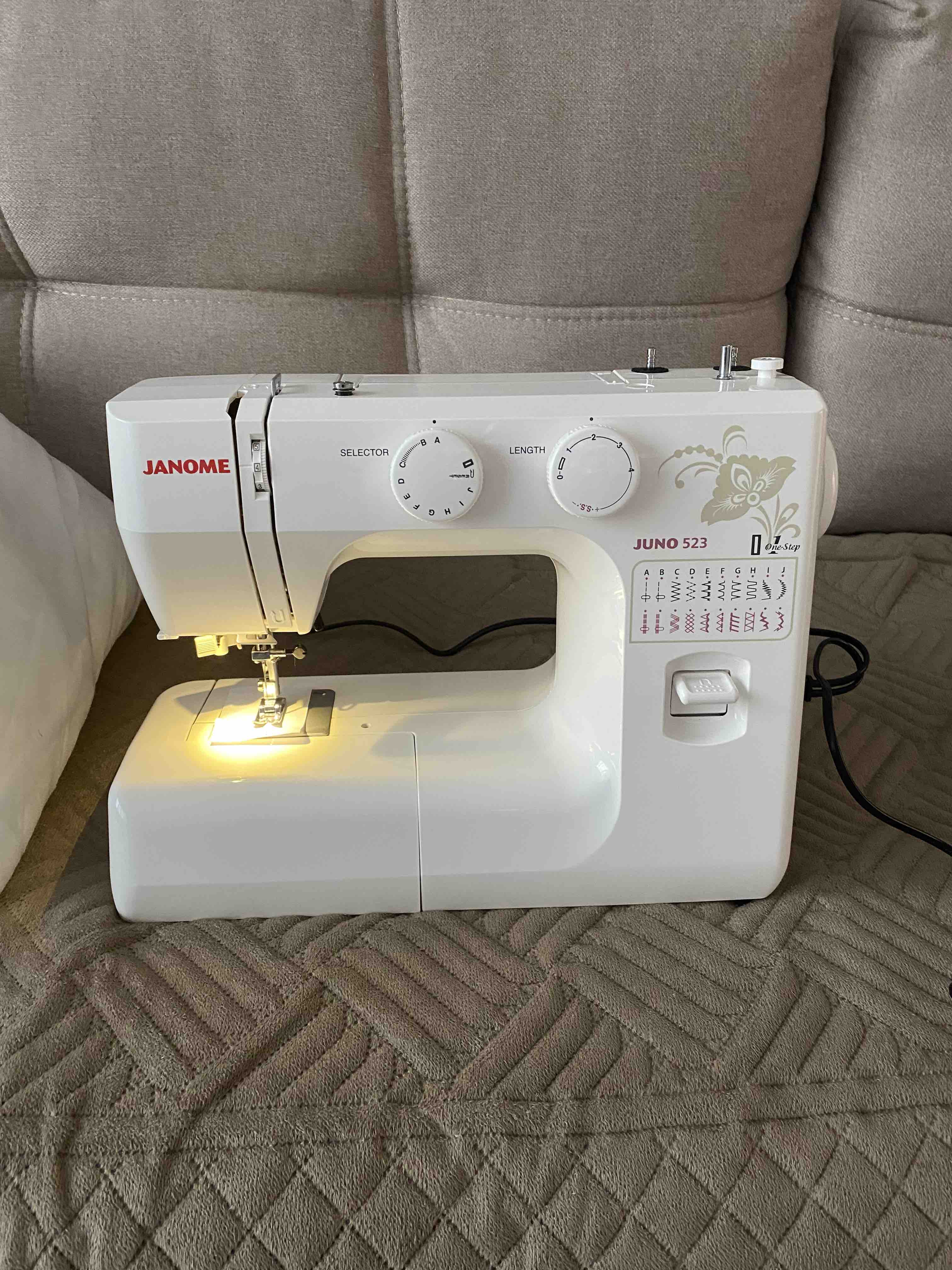 Швейная машина Janome Juno 523 - купить в котофото.ру, цена на Мегамаркет