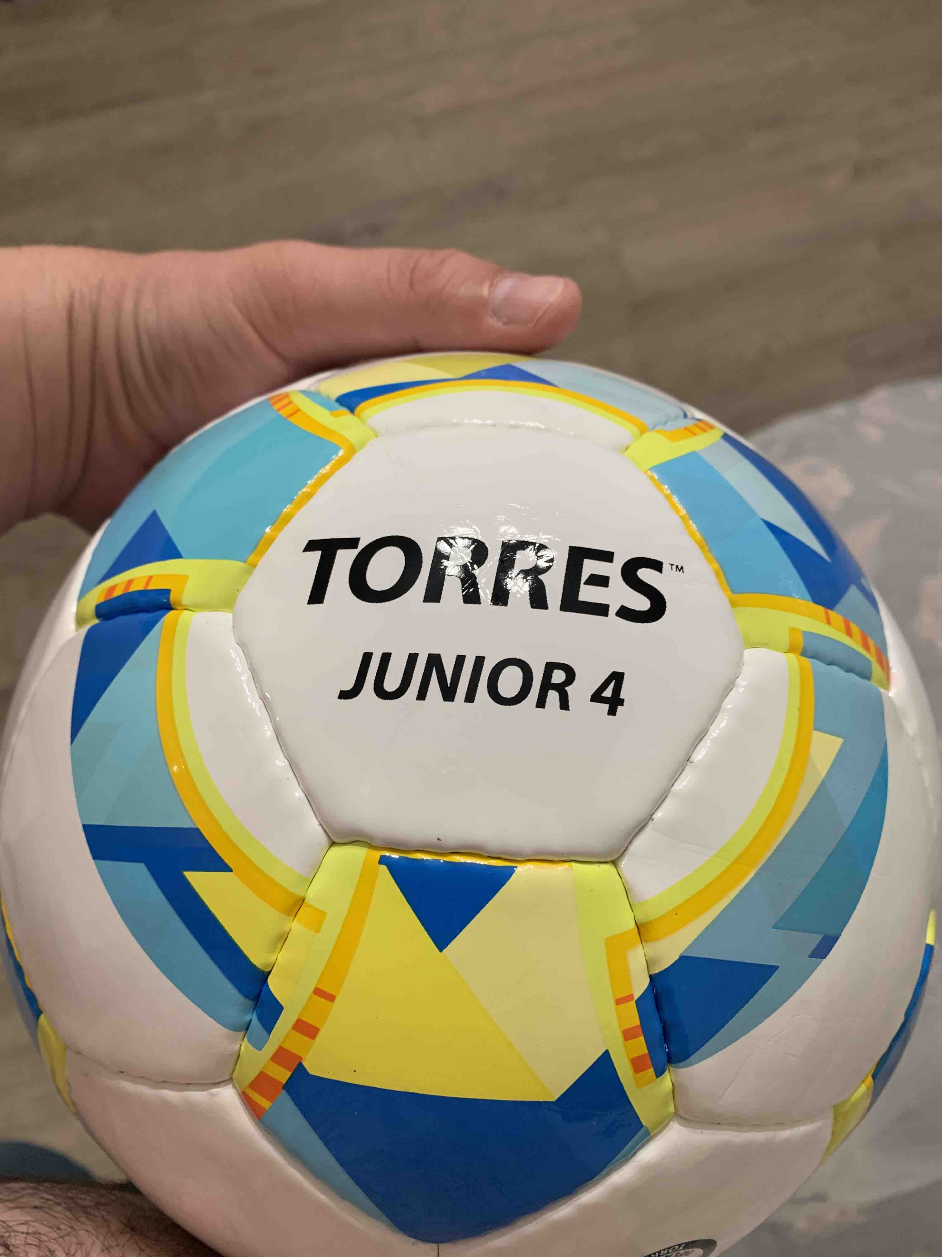 Футбольный мяч Torres Junior-4 Super №4 белый/желто-голубо-черный - отзывы  покупателей на Мегамаркет | 600001870412