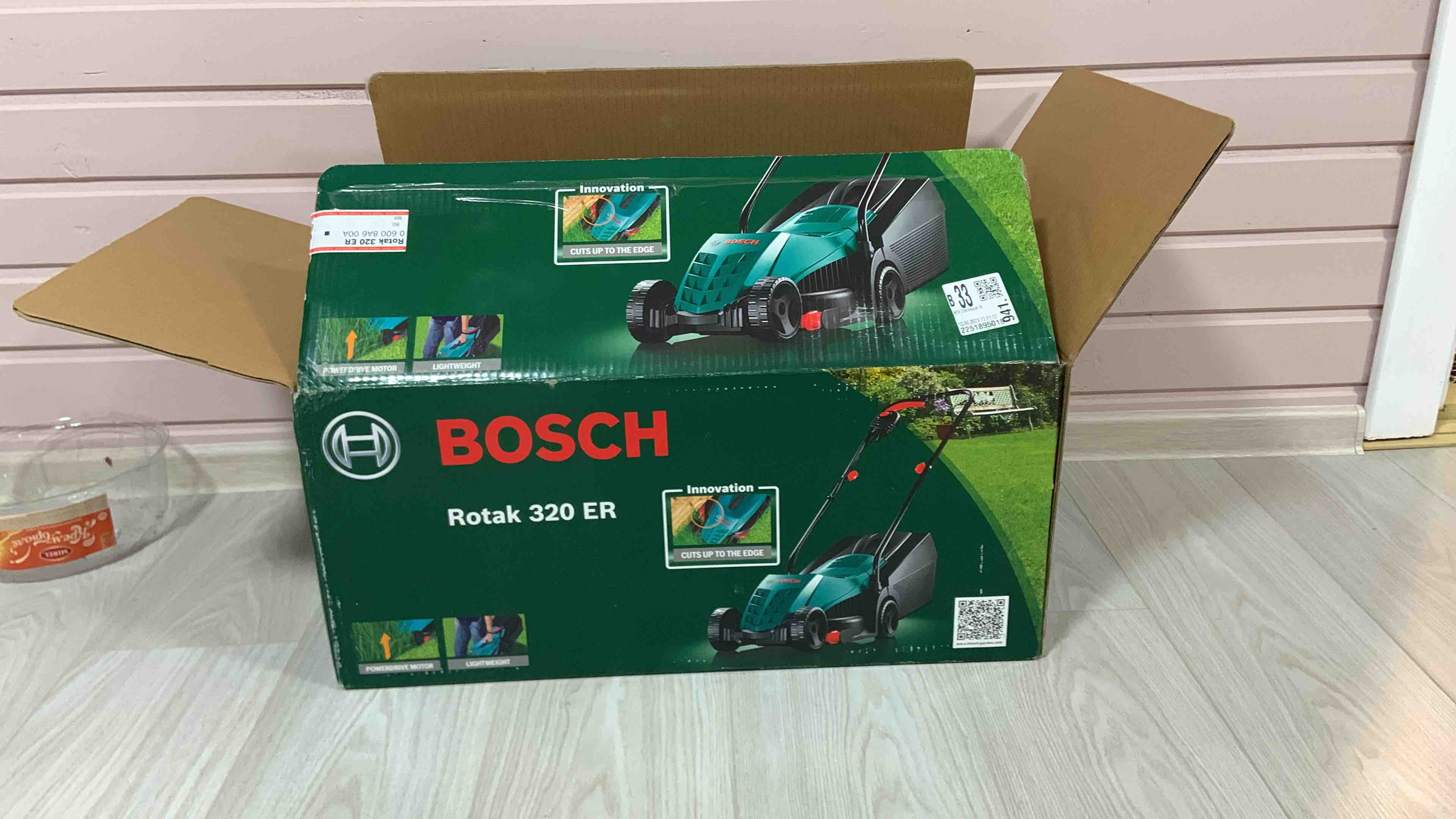 Электрическая газонокосилка Bosch Rotak 320ER WEEU, 06008A600A –  .