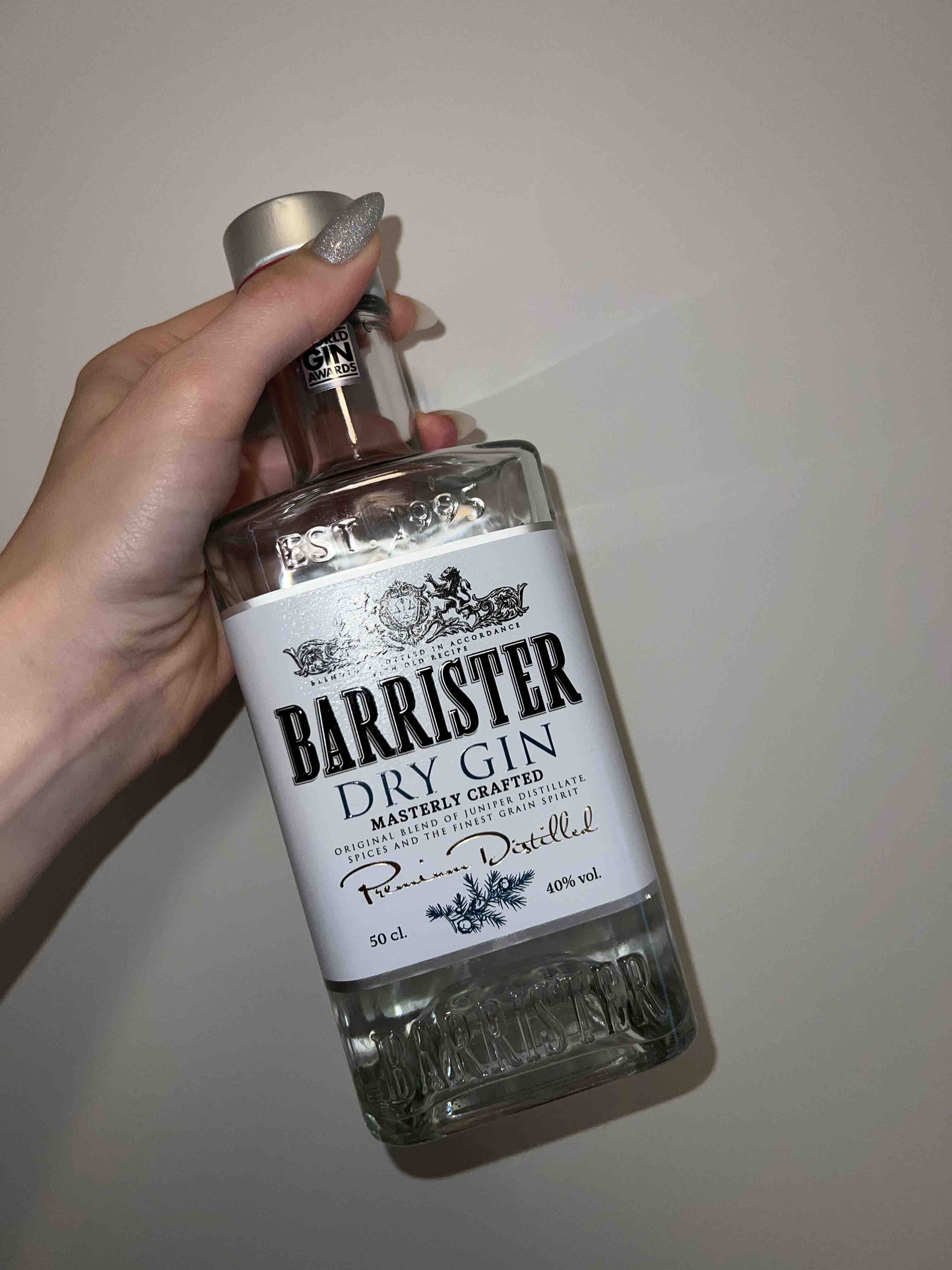 Джин Barrister Dry Gin, 0.5 л. Джин Барристер драй 0.5л. Джин 40%. Джин Barrister Frosty Berries.