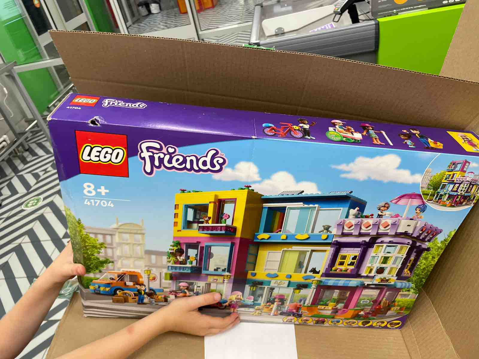 Отзывы о конструктор LEGO Friends Большой дом на главной улице 41704 -  отзывы покупателей на Мегамаркет | конструкторы LEGO 41704 - 600005493064