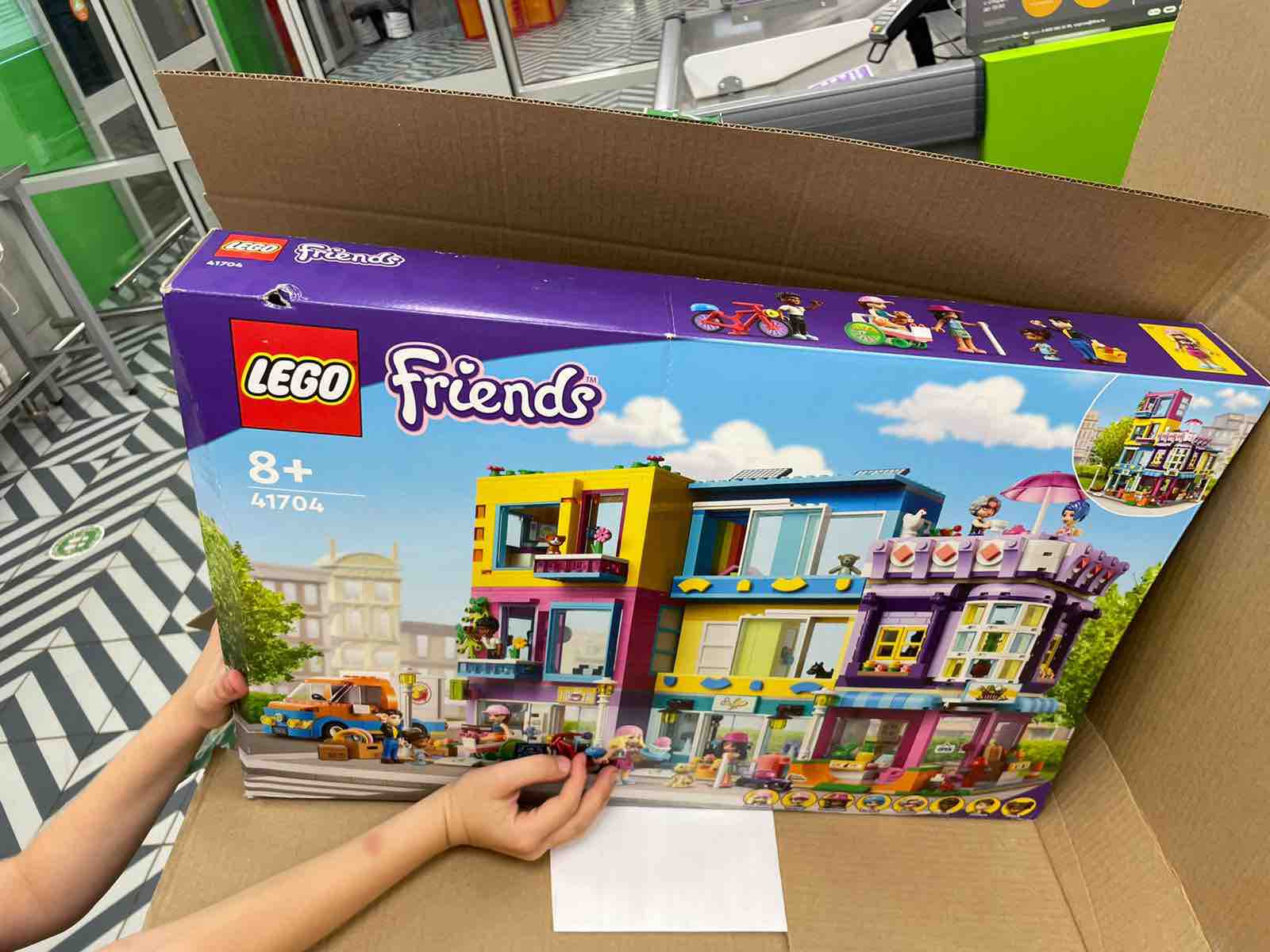 Купить конструктор LEGO Friends Большой дом на главной улице, 1682 детали,  41704, цены на Мегамаркет | Артикул: 600005493064