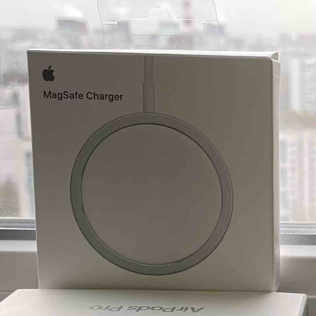 Беспроводное зарядное устройство Apple MagSafe Charger, 15 W белый  (MHXH3ZE/A) - отзывы покупателей на маркетплейсе Мегамаркет | Артикул:  100027469326