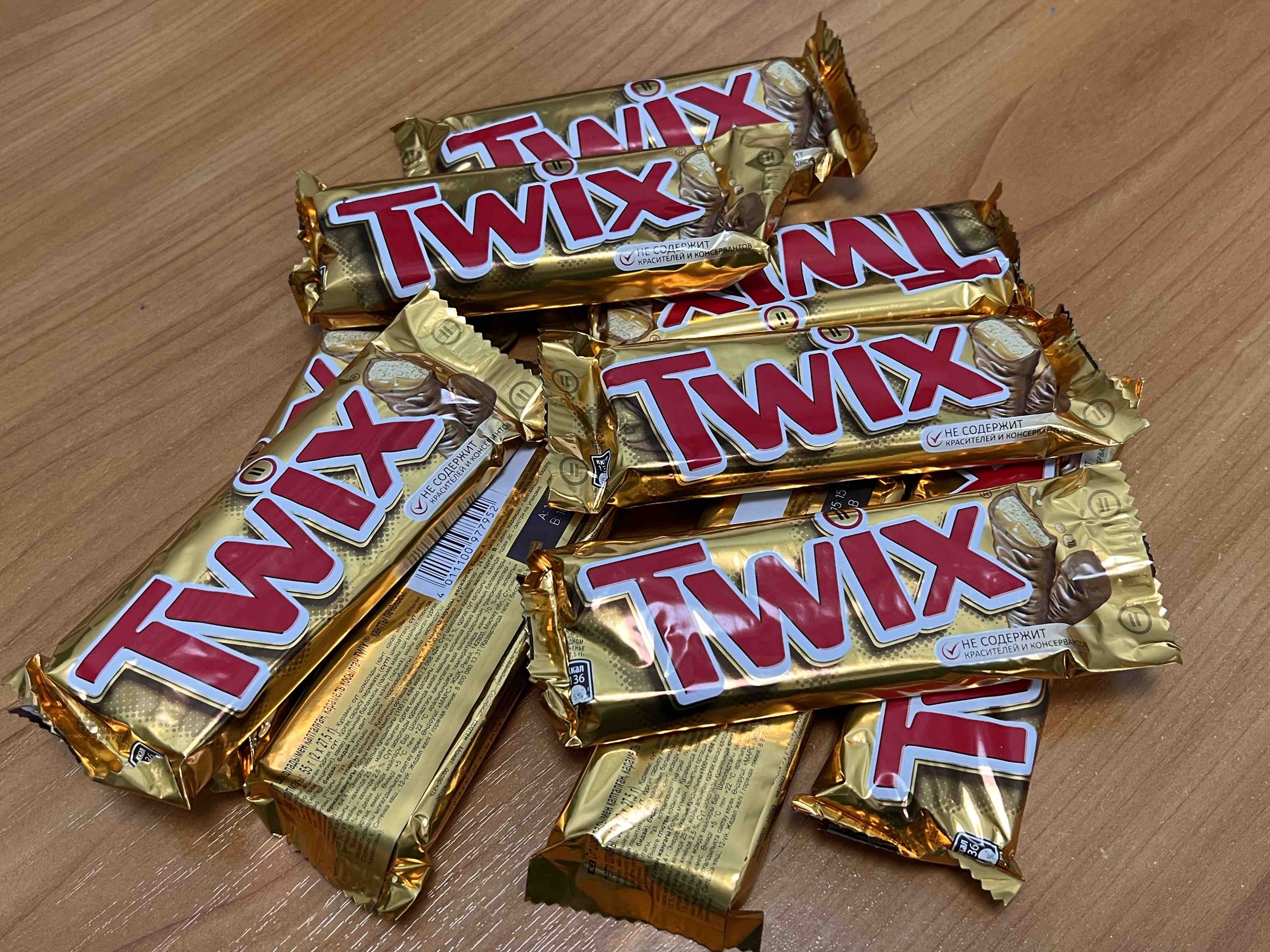 Дорогие батончики. Твикс 55 гр. Батончик Твикс. Twix шоколад. Bounty Twix.