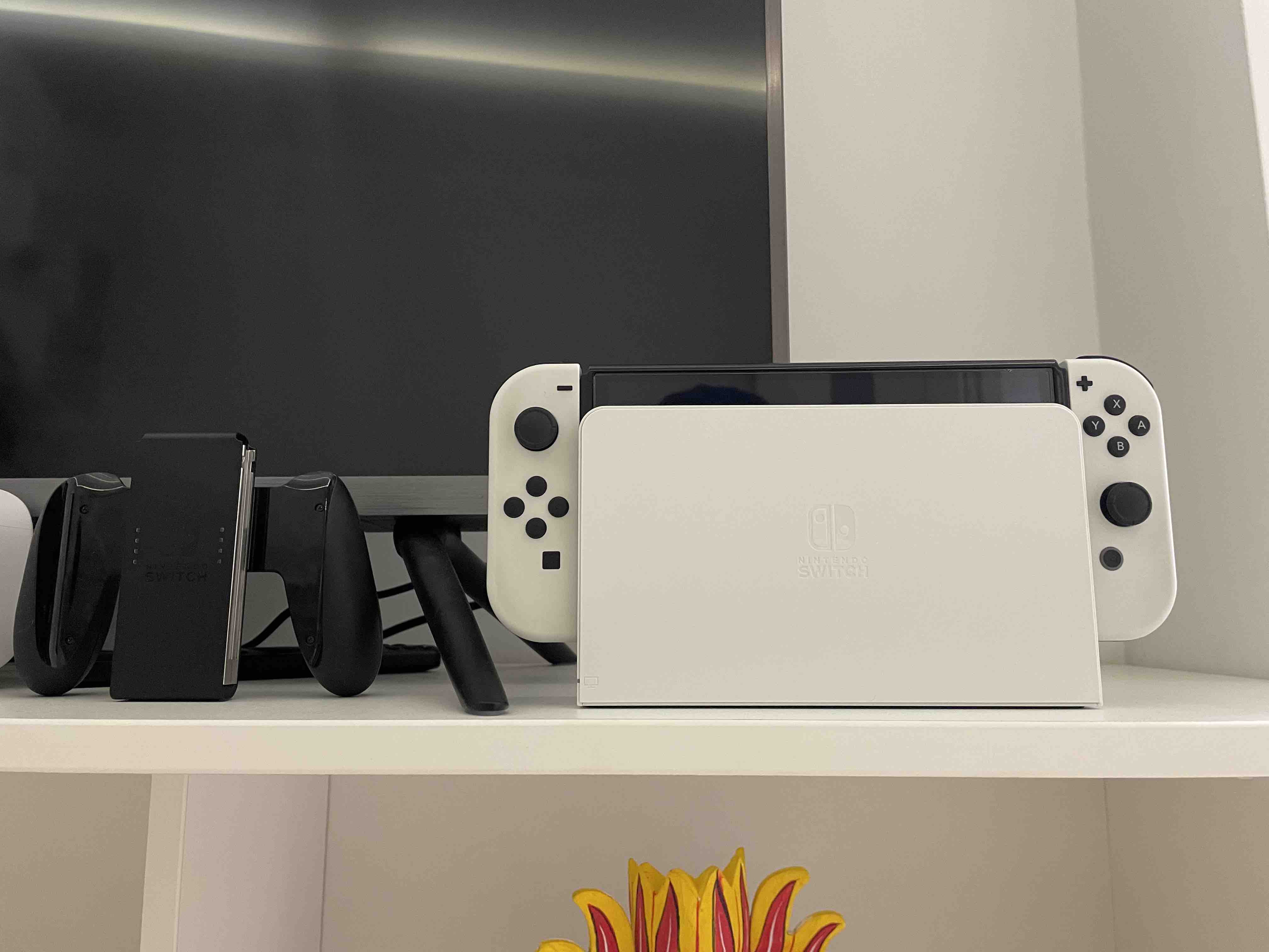 Игровая консоль Nintendo OLED White - отзывы покупателей на маркетплейсе  Мегамаркет | Артикул: 100028932842