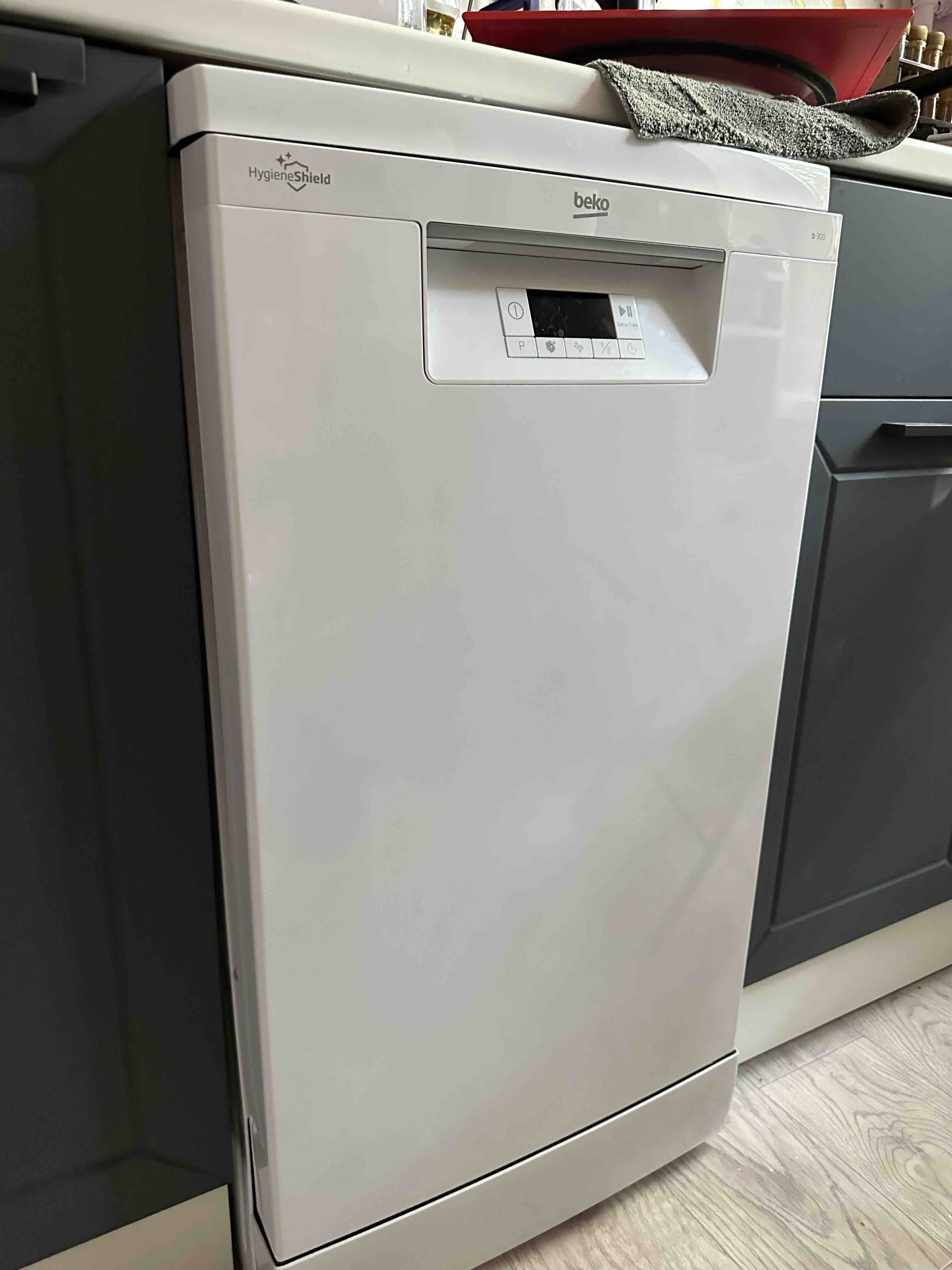 Посудомоечная машина Beko BDFS15020W белый, купить в Москве, цены в  интернет-магазинах на Мегамаркет