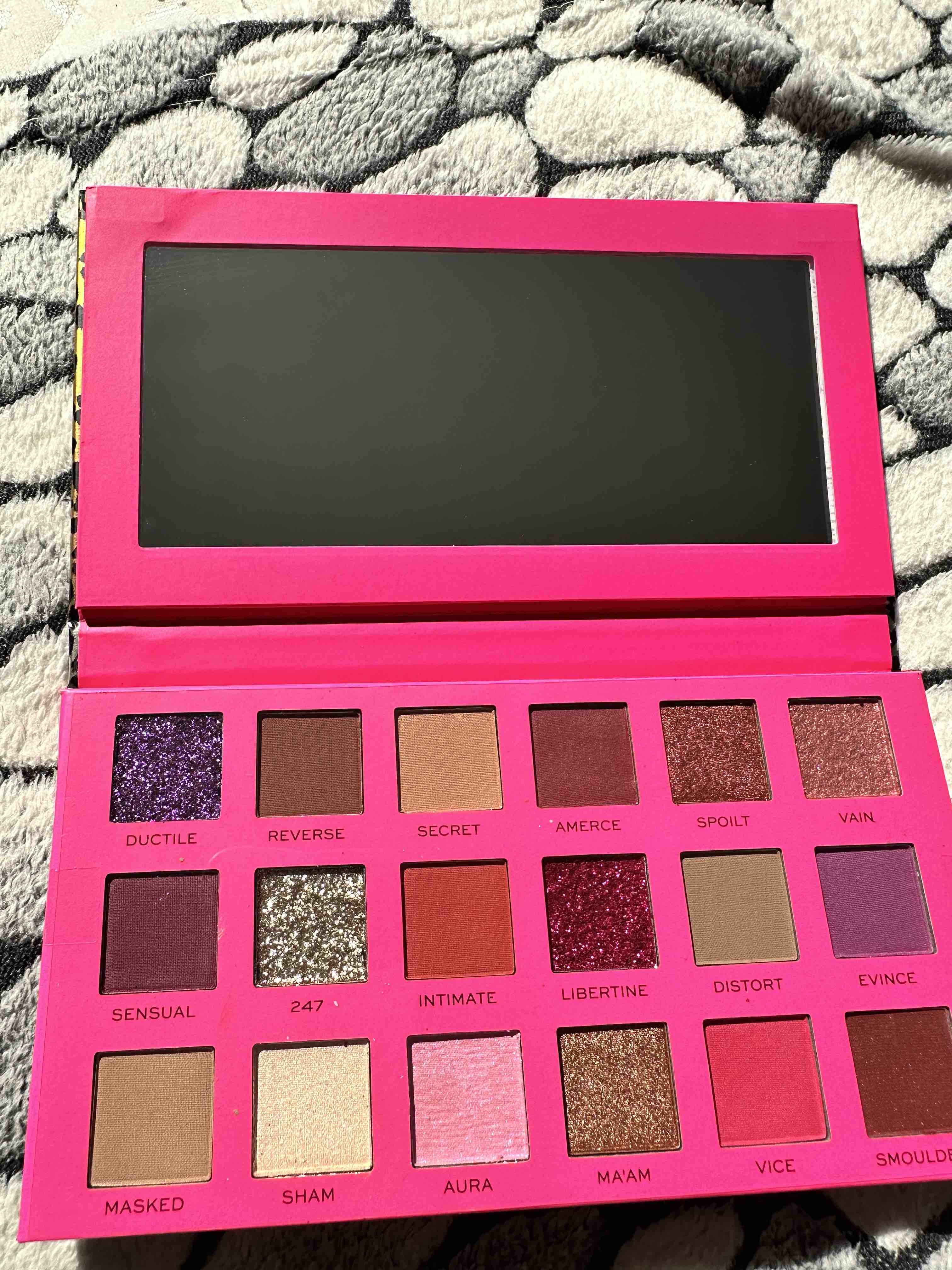 Revolution PRO New Neutrals Eyeshadow Passion Palette - Palette