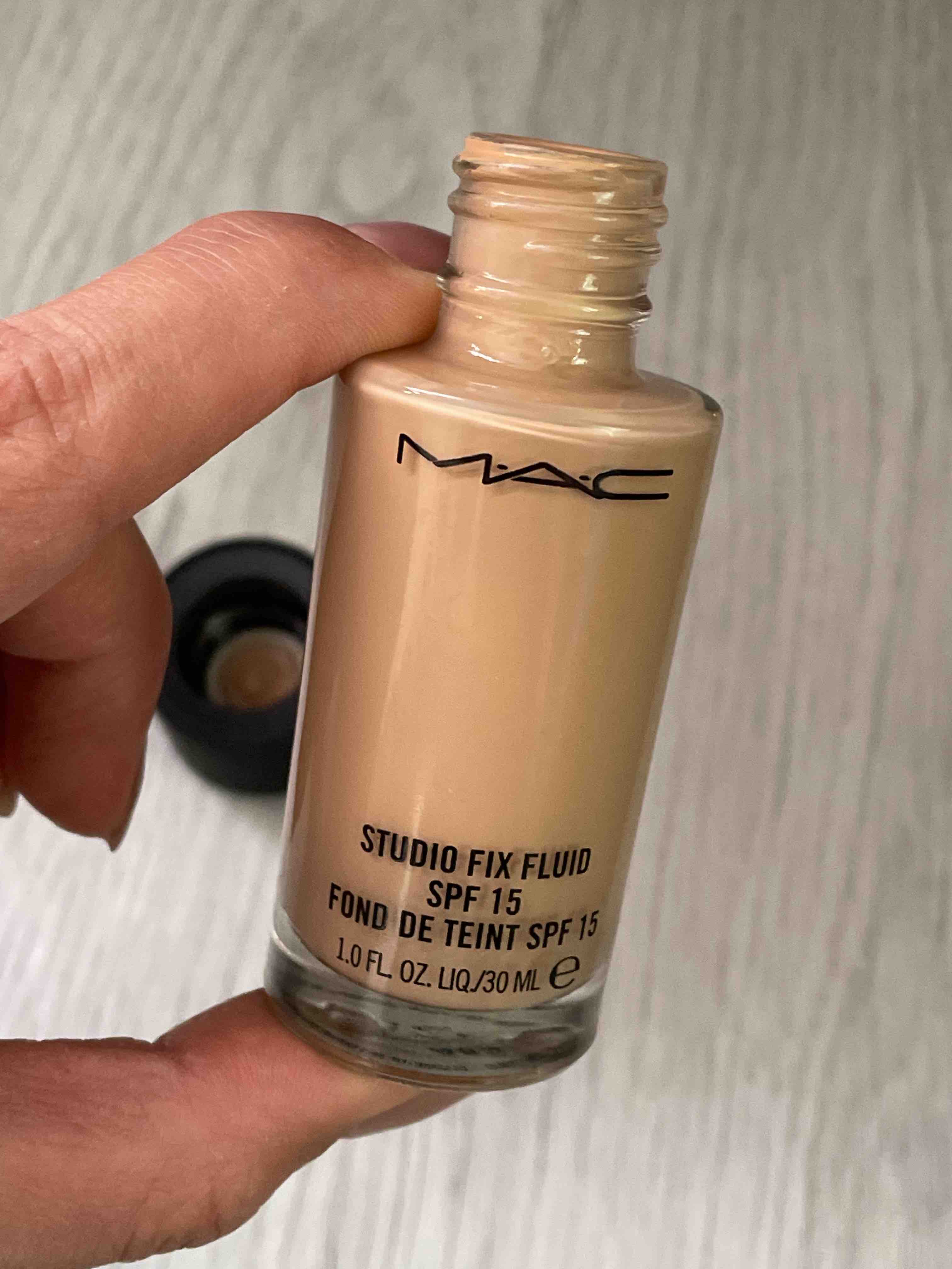 Купить основа тональная для лица MAC Studio Fix Fluid SPF15 матовая №NW18  30 мл, цены на Мегамаркет