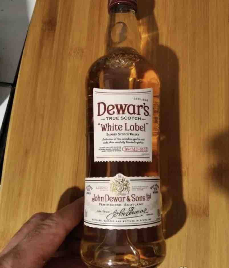 Dewar s white label отзывы. Виски Dewar's White Label 0.5. Dewars White Label отзывы. Виски шотландский Дюарс Вайт Лэйбл 40% п/уп. 0,7л.