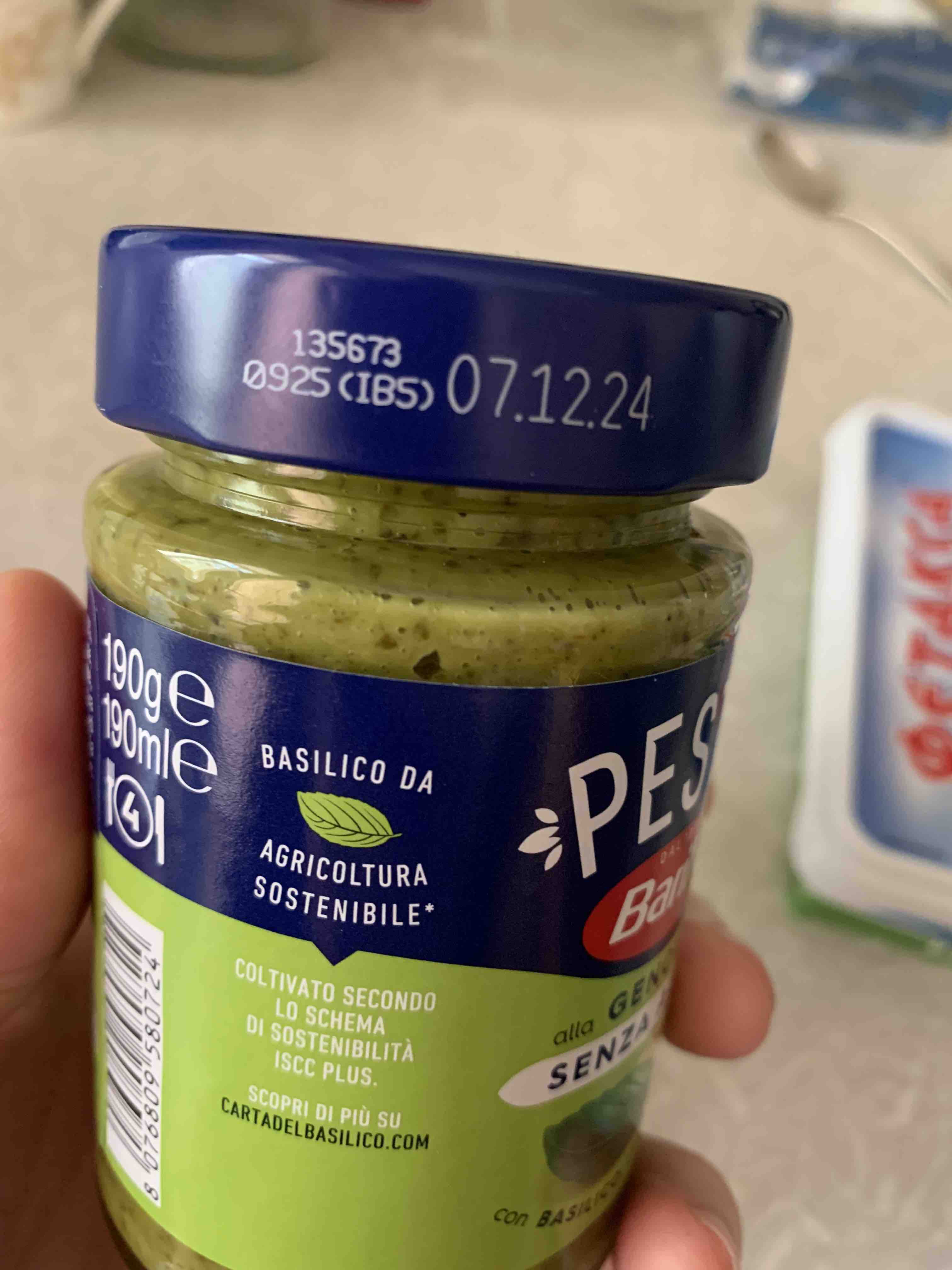 Купить соус Barilla Pesto alla Genovese с базиликом 190 г, цены на  Мегамаркет | Артикул: 100028427064