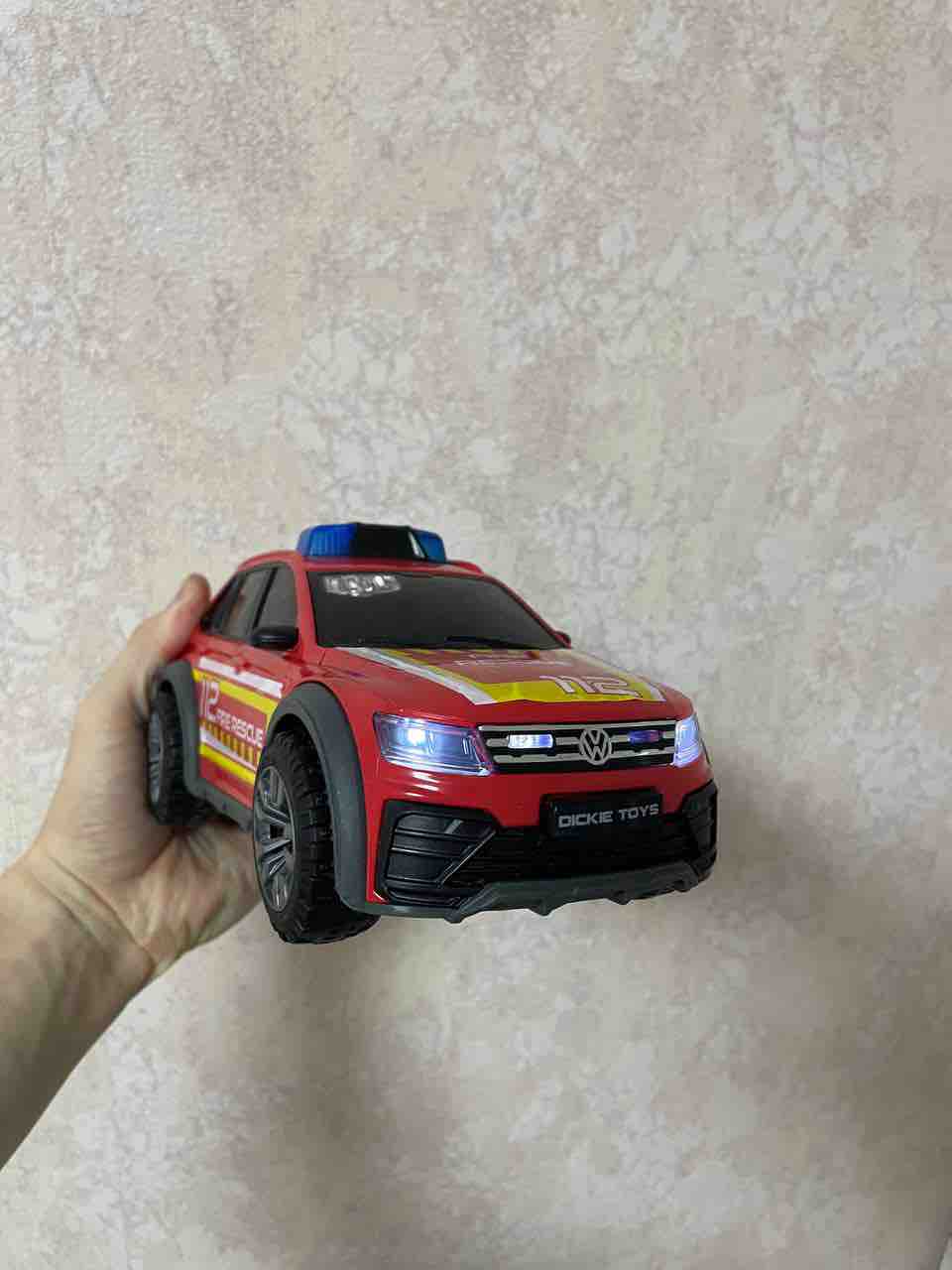 Купить пожарная машина Dickie Toys VW Tiguan R-Line 25 см 3714016 свет  звук, цены на Мегамаркет