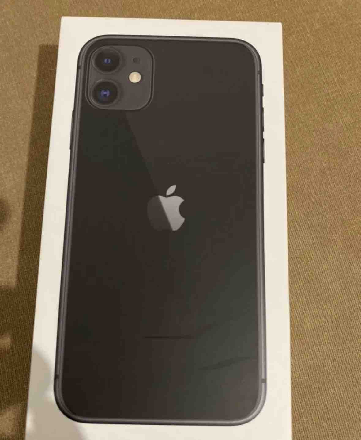 Смартфоны Apple iPhone 11 128Gb black (MHDH3LZ/A) - отзывы покупателей на  маркетплейсе Мегамаркет | Артикул: 100056553626