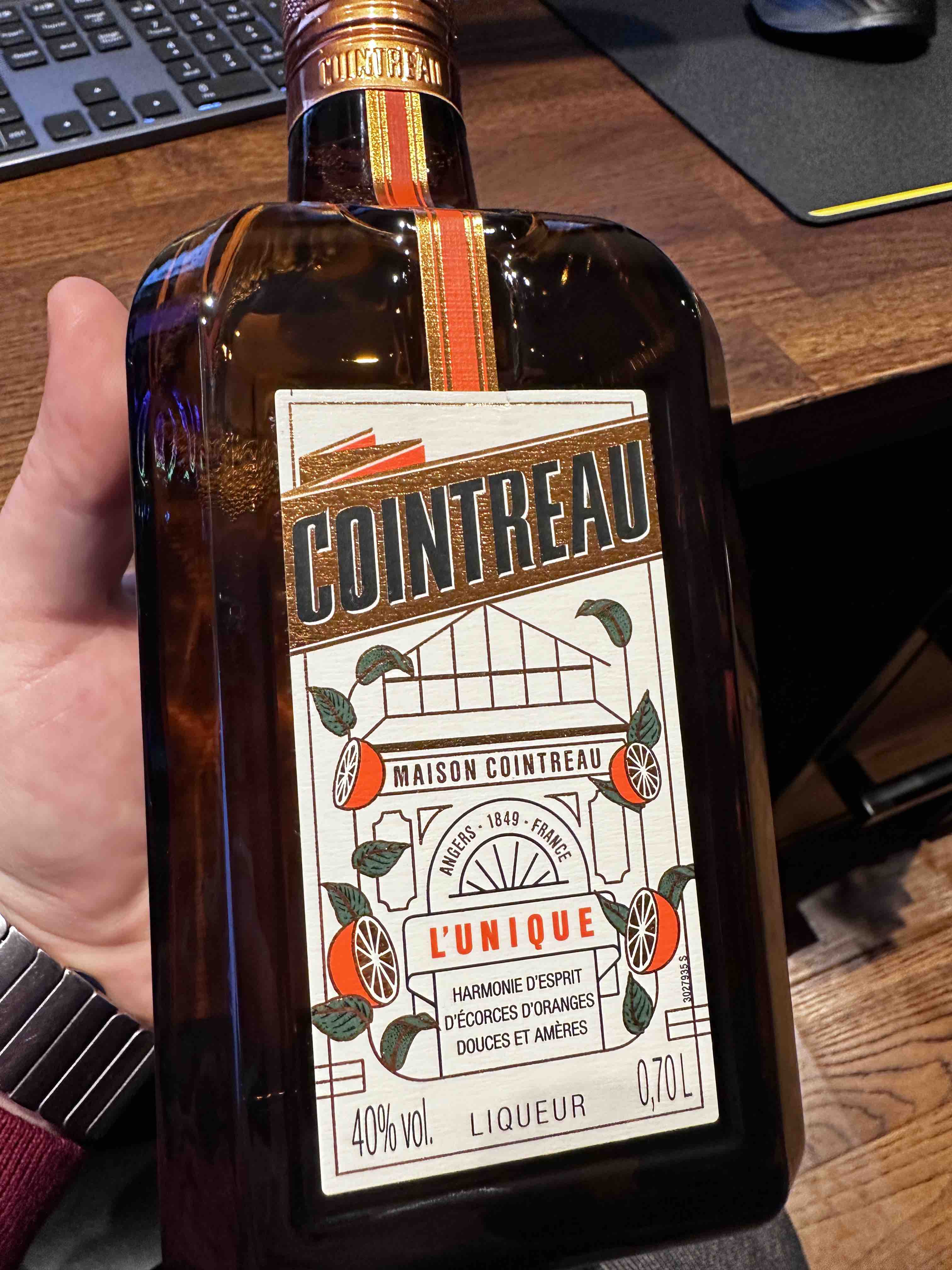 Ликер Cointreau 0.7 л - отзывы покупателей на маркетплейсе Мегамаркет |  Артикул: 100025351847