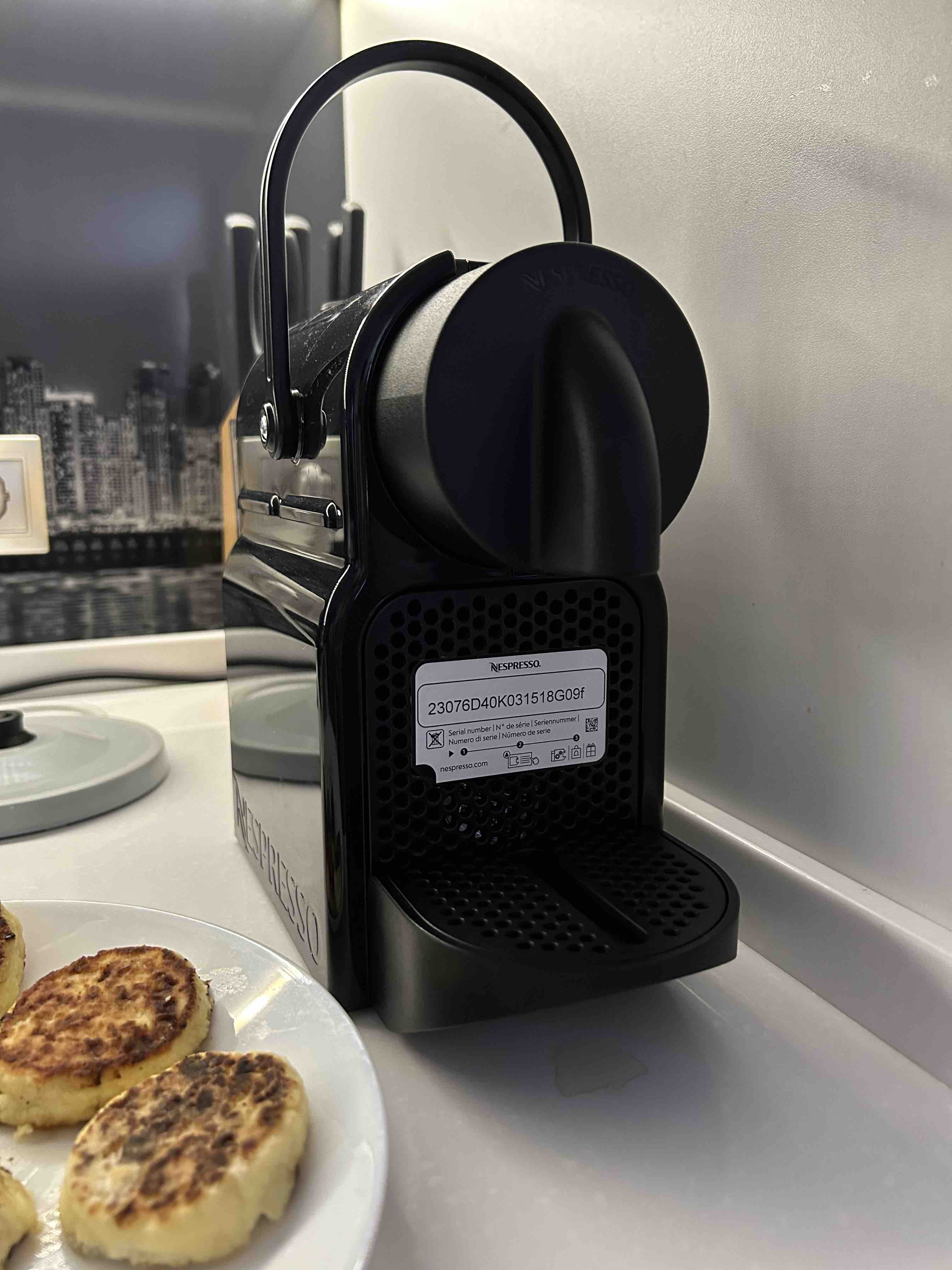 Кофемашина капсульного типа Nespresso DeLonghi EN 80.B, купить в Москве,  цены в интернет-магазинах на Мегамаркет