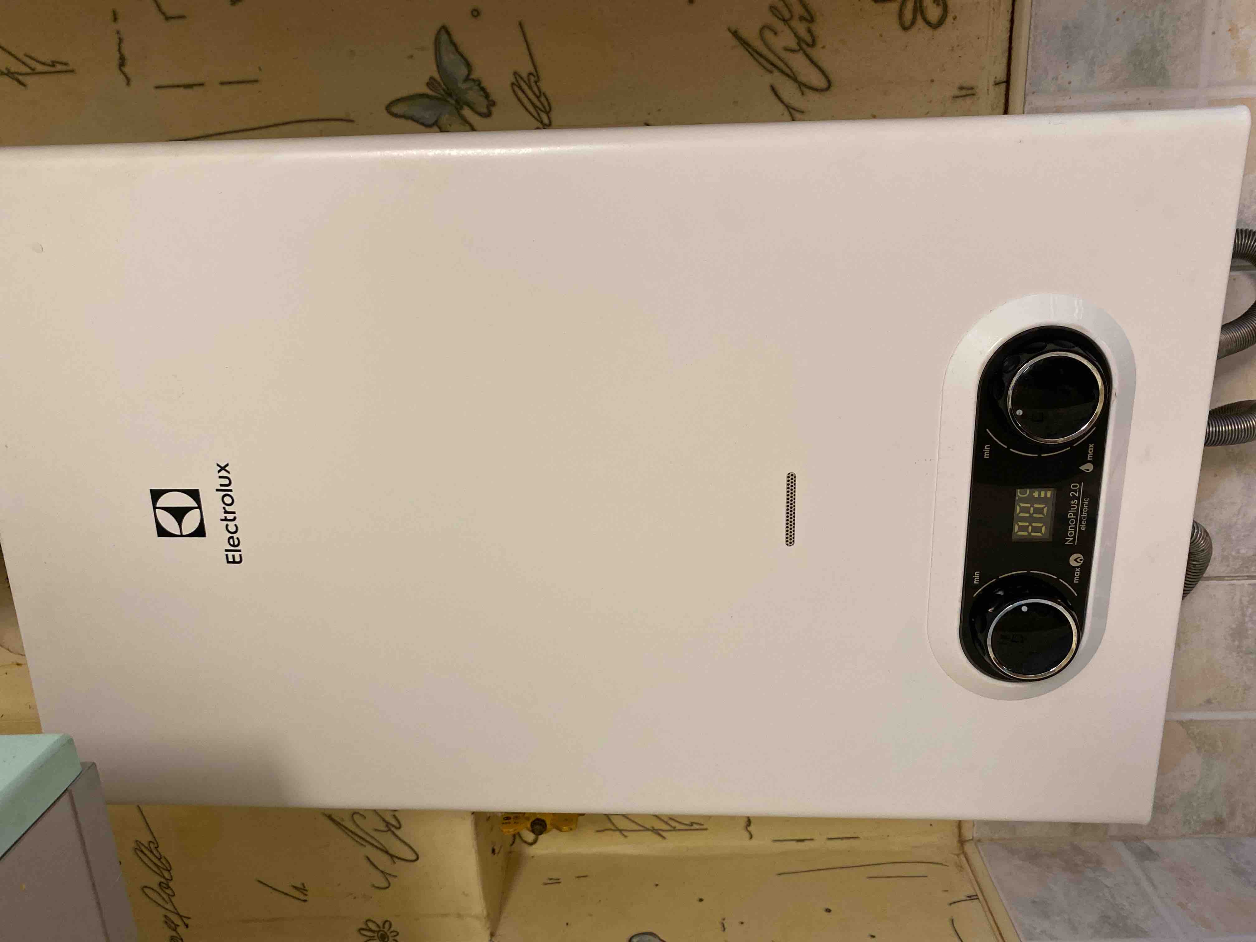 Газовая колонка Electrolux GWH 10 NanoPlus 2.0 white - купить в Москве,  цены на Мегамаркет | 600000389178