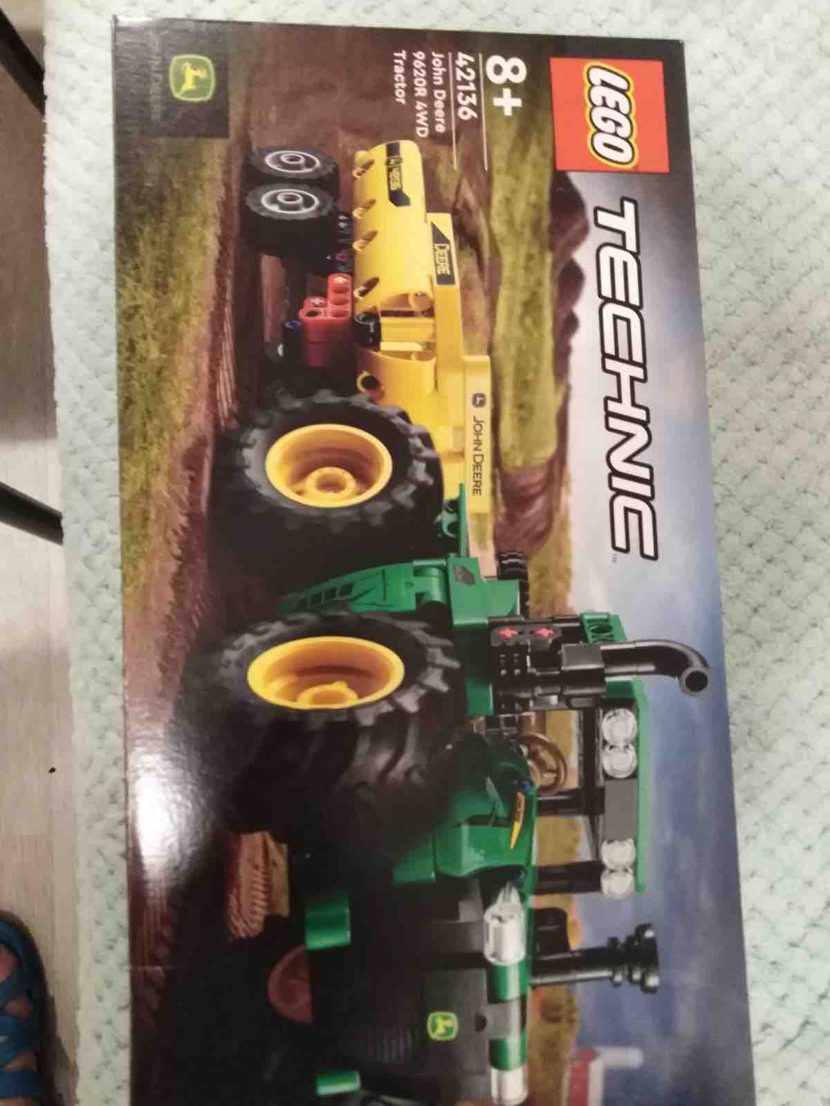 John Deere 9620R 4WD Tractor 42136, Technic™