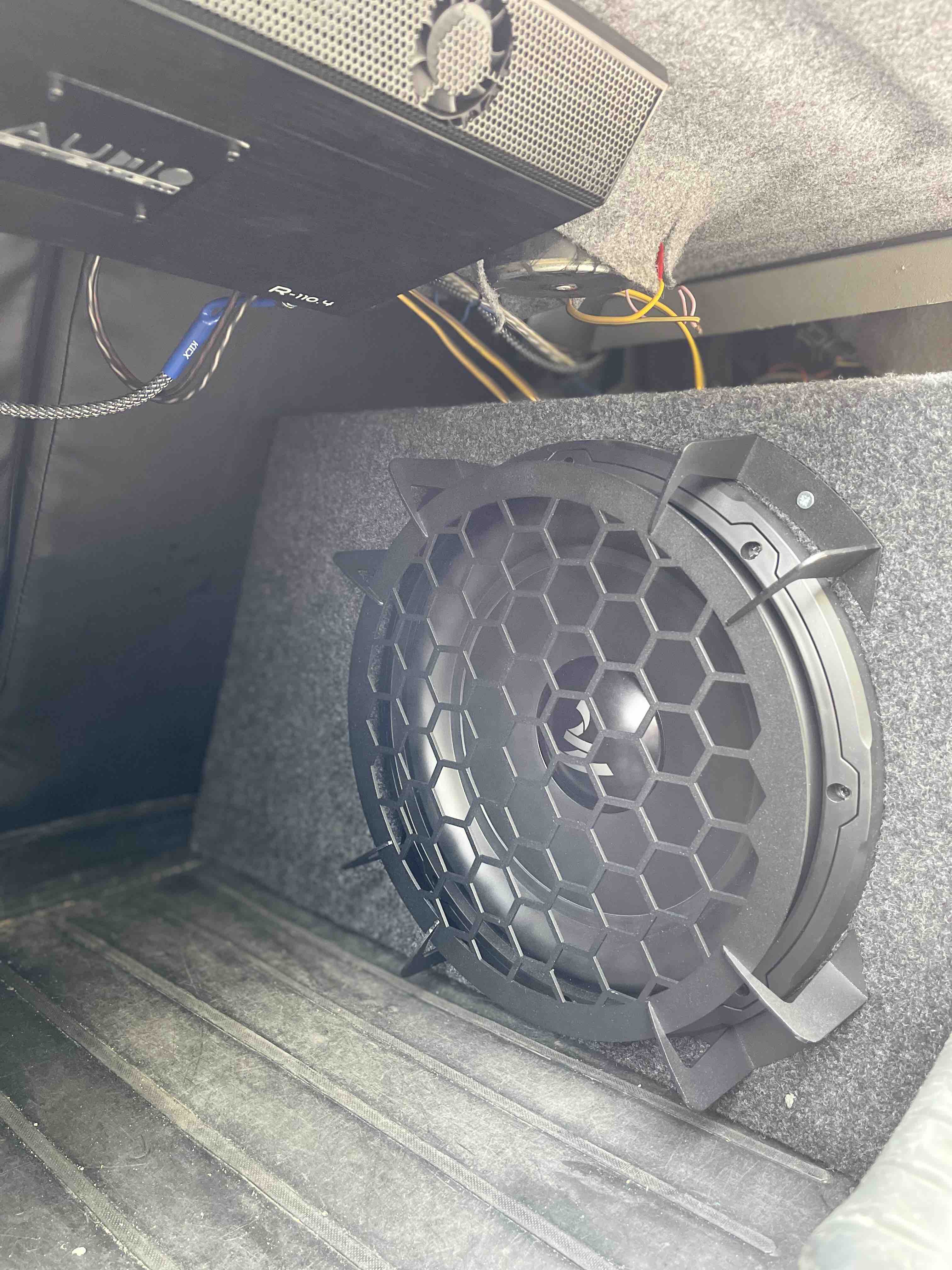 Автомобильный усилитель Audio System R-Series R-110.4 – купить в Москве,  цены в интернет-магазинах на Мегамаркет