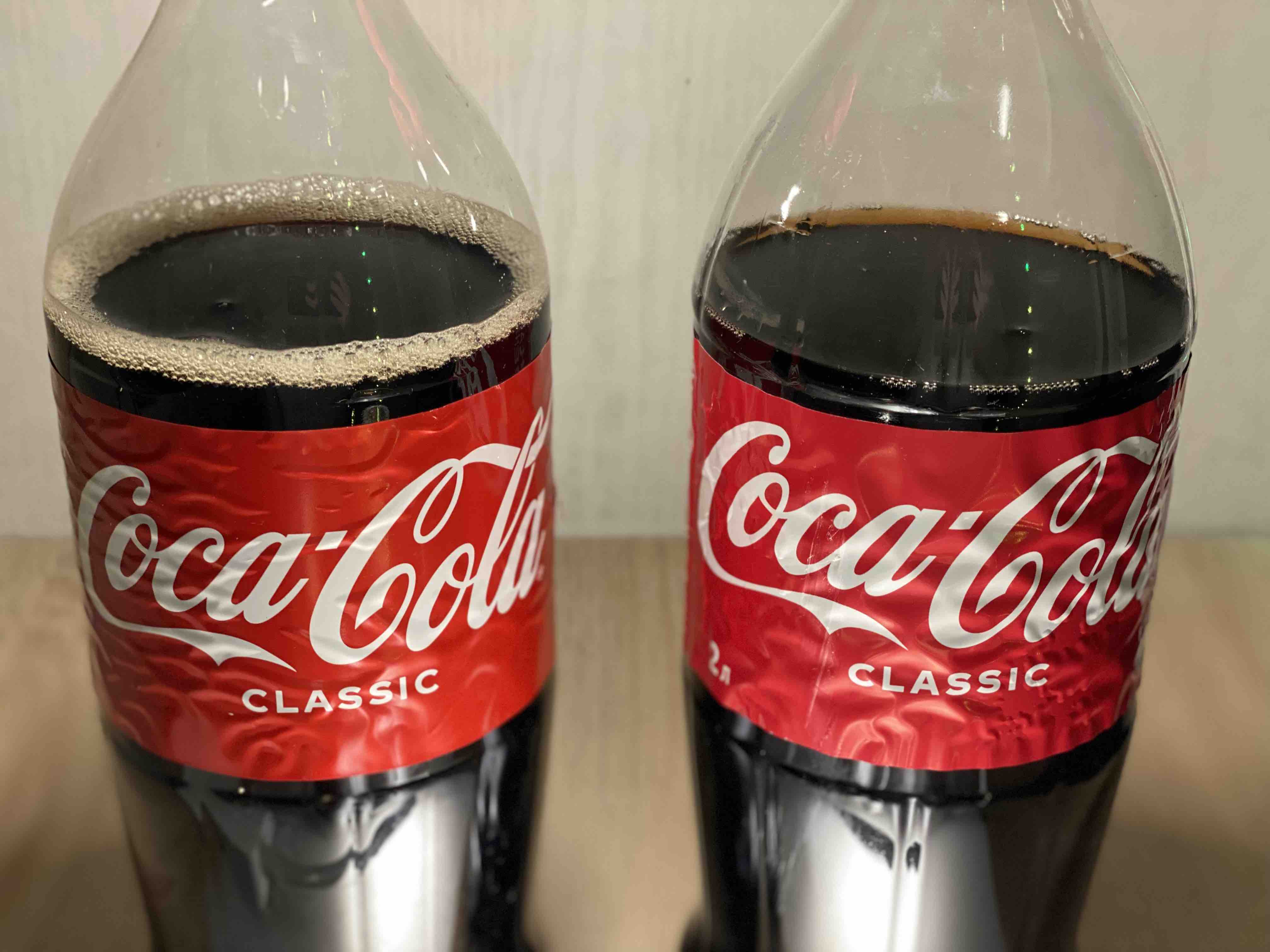 Газированный напиток Coca-Cola Classic, 2 л, 6 шт. - отзывы покупателей на  маркетплейсе Мегамаркет | Артикул: 600003183906