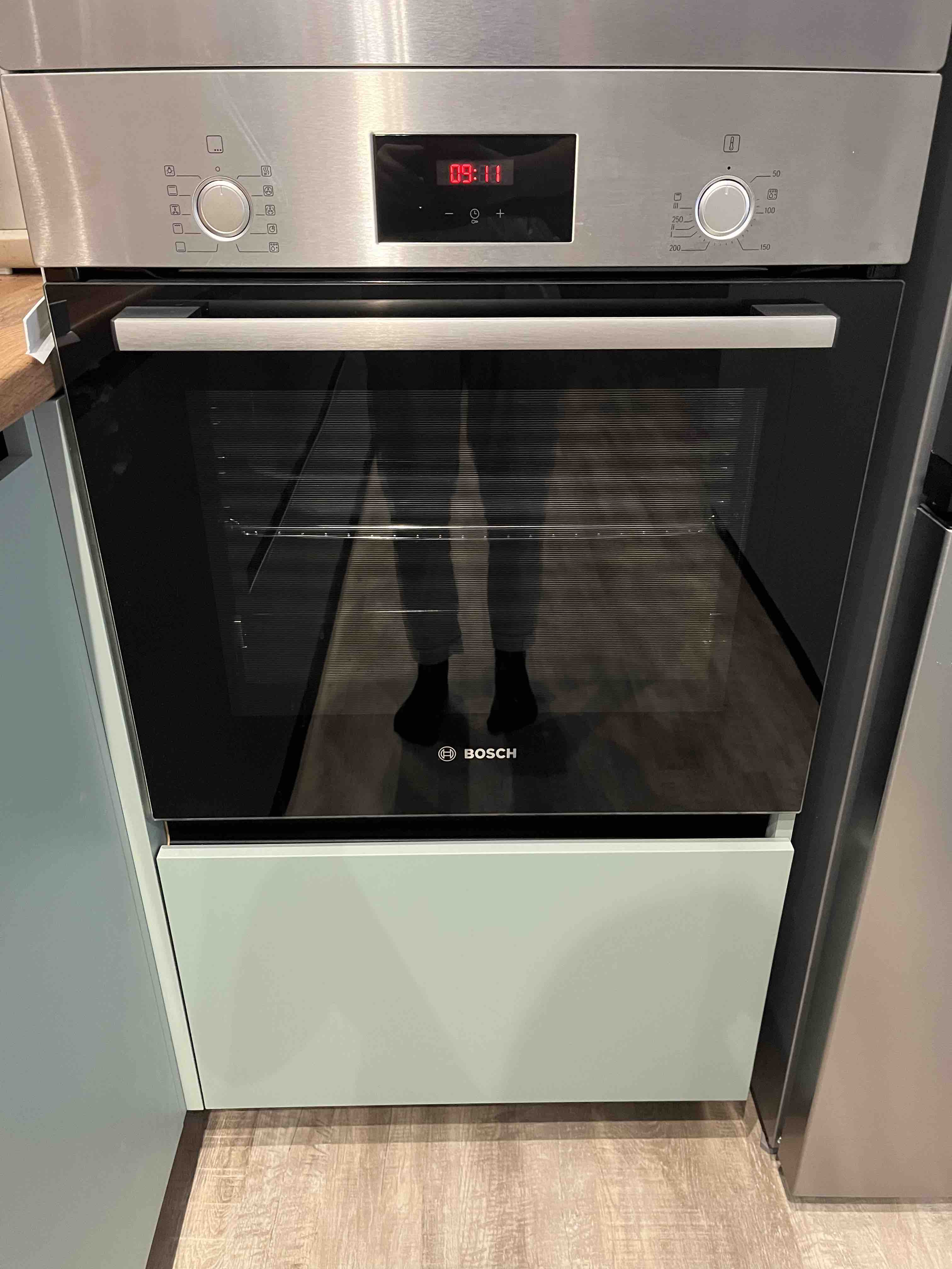 Bosch serie 2 online hhf113br0b electric oven