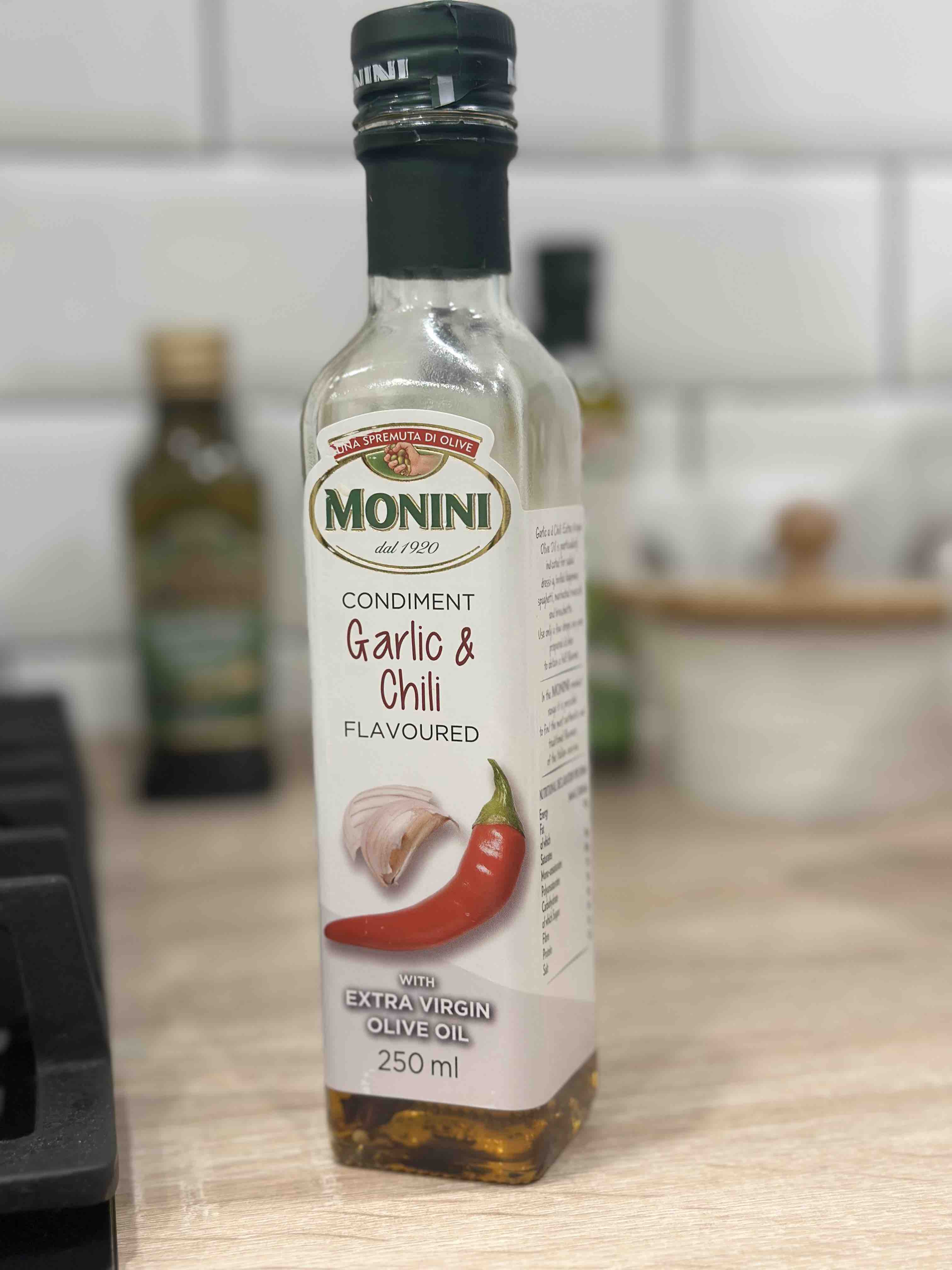 Масло Monini garlic&chili чеснок и перец чили оливковое 250 мл - отзывы  покупателей на маркетплейсе Мегамаркет | Артикул: 100023890221