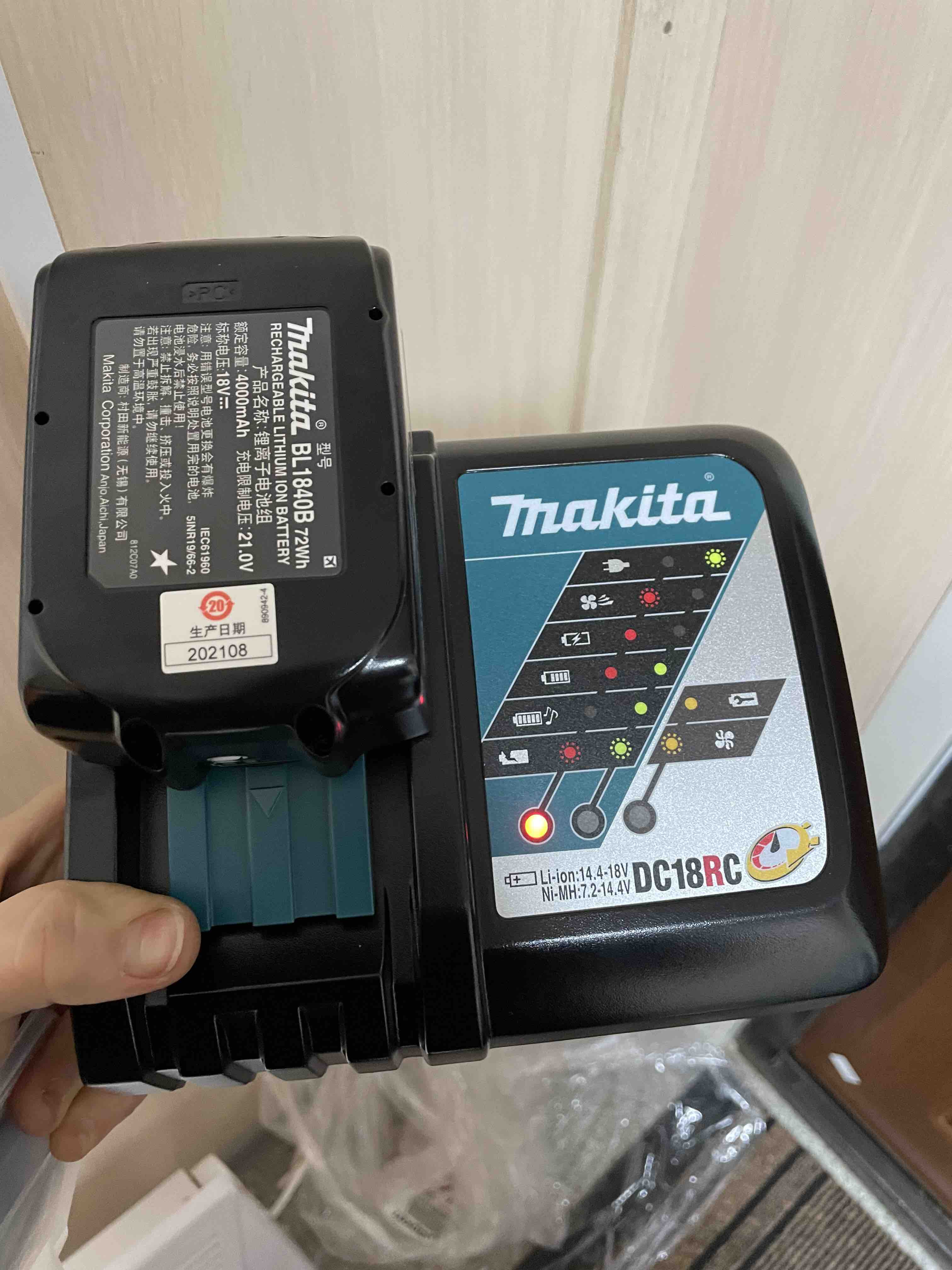 Шлифмашина угловая Makita DGA504RME аккумуляторная, 18В, 2х4Ач Li-ion, 8500  об/м купить в интернет-магазине, цены на Мегамаркет