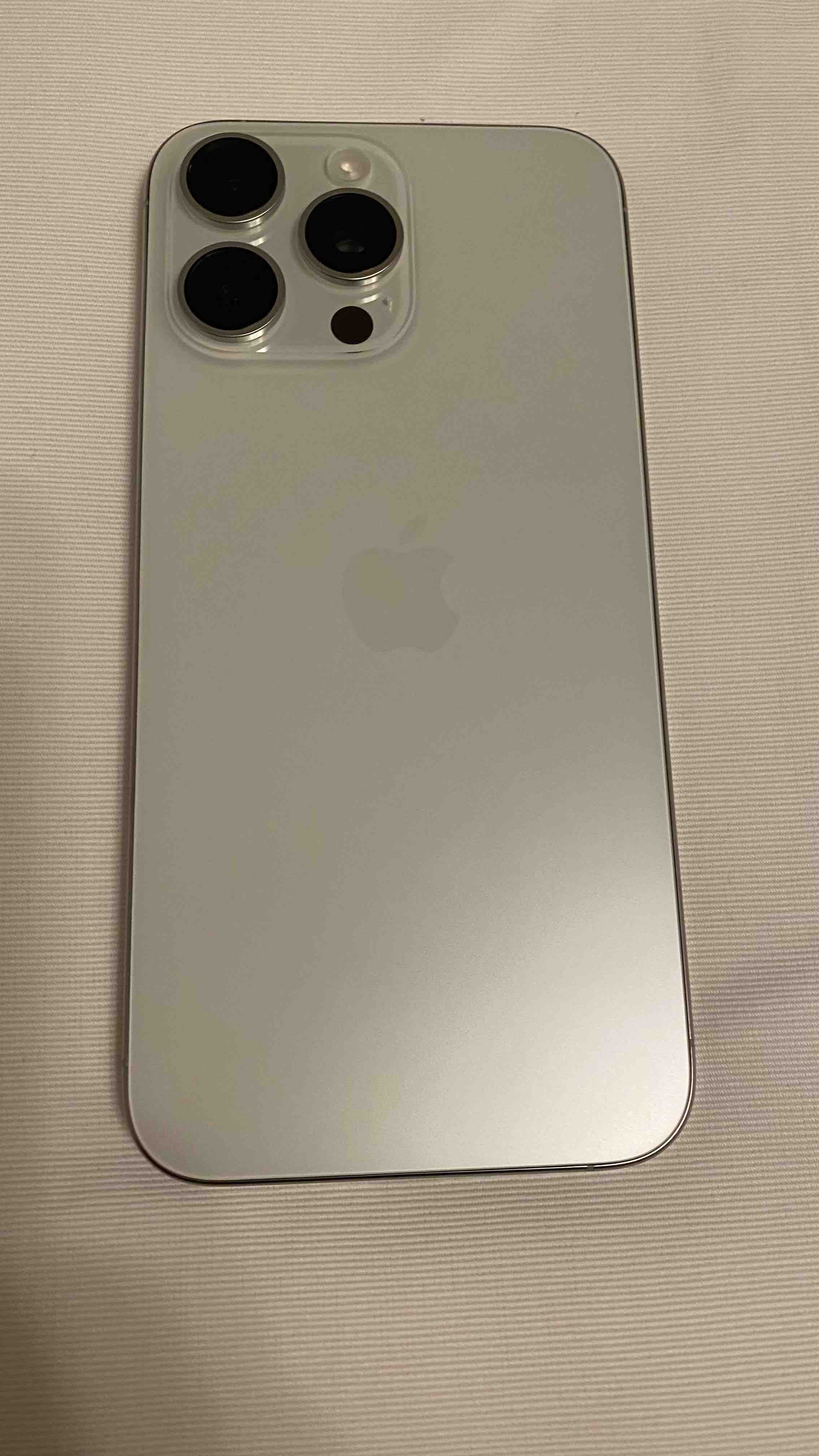 Смартфон Apple iPhone 15 Pro Max 256Gb White Titanium - отзывы покупателей  на Мегамаркет