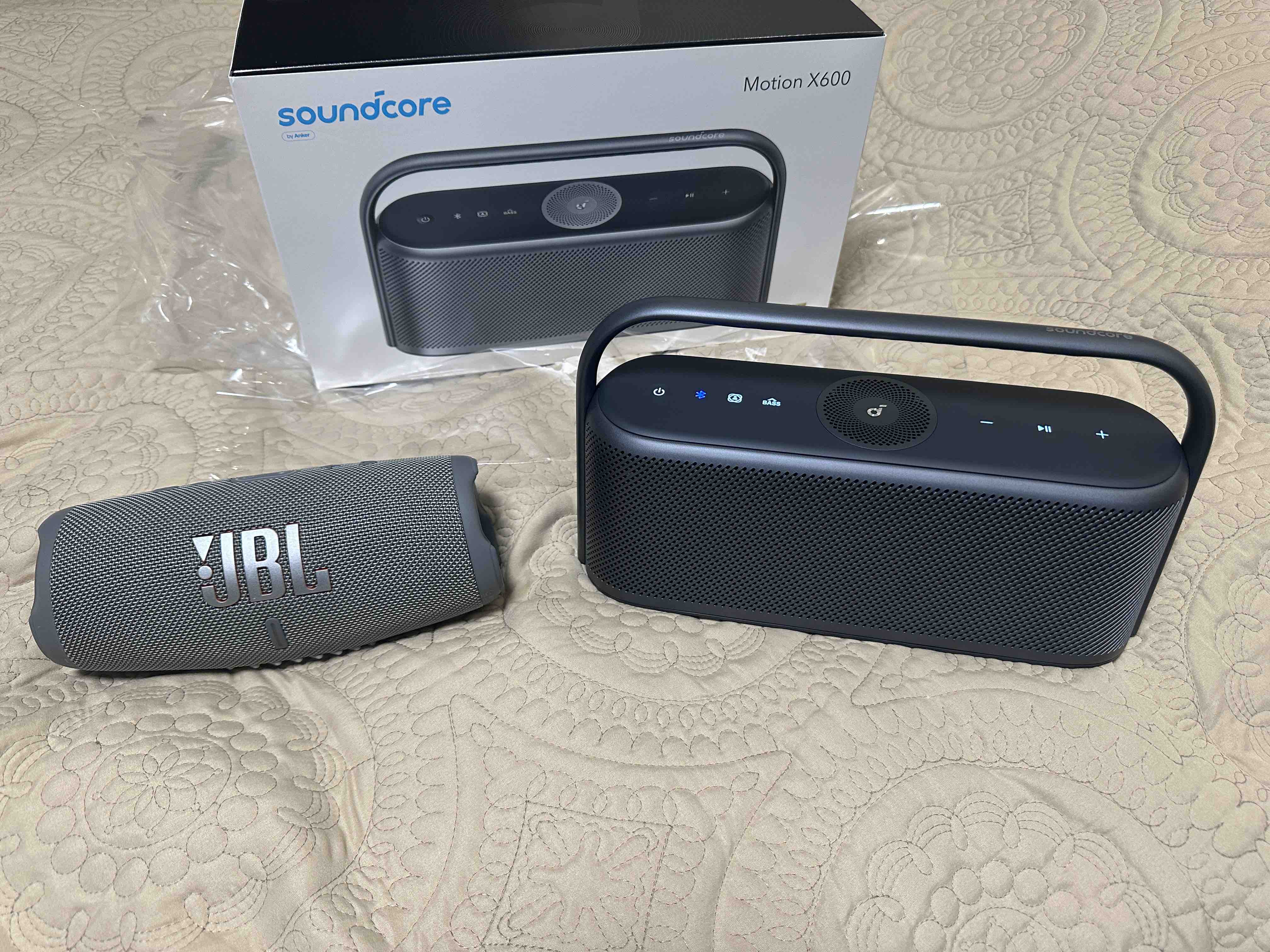 Беспроводная акустика soundcore motion x600 a3130 green. Портативная колонка soundcore motion x600. Портативная колонка soundcore motion x600. Портативная колонка soundcore motion x600. Колонка на столе.