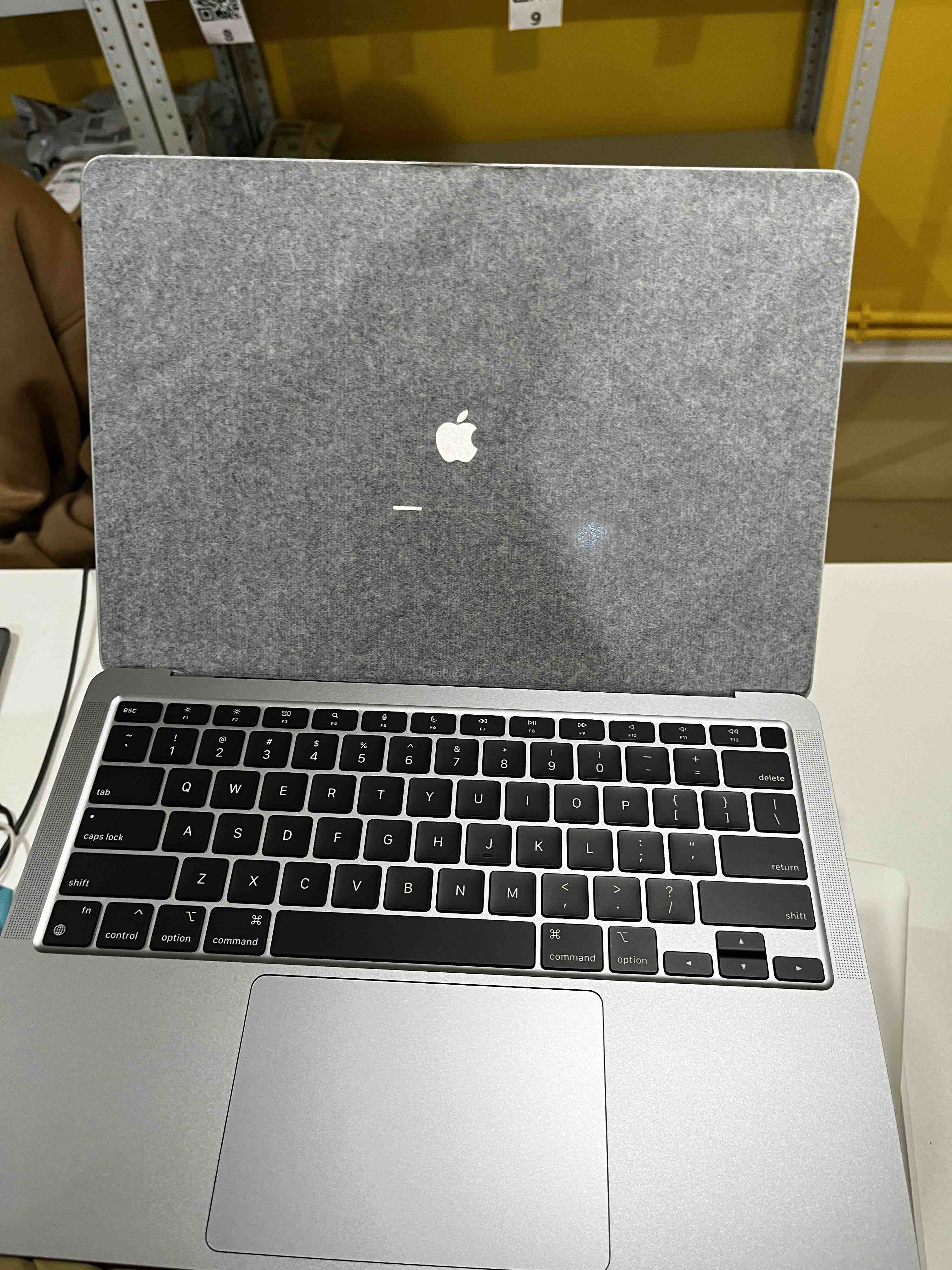 Tổng quan về Apple Macbook Air M1 (MGN63) Gray Space