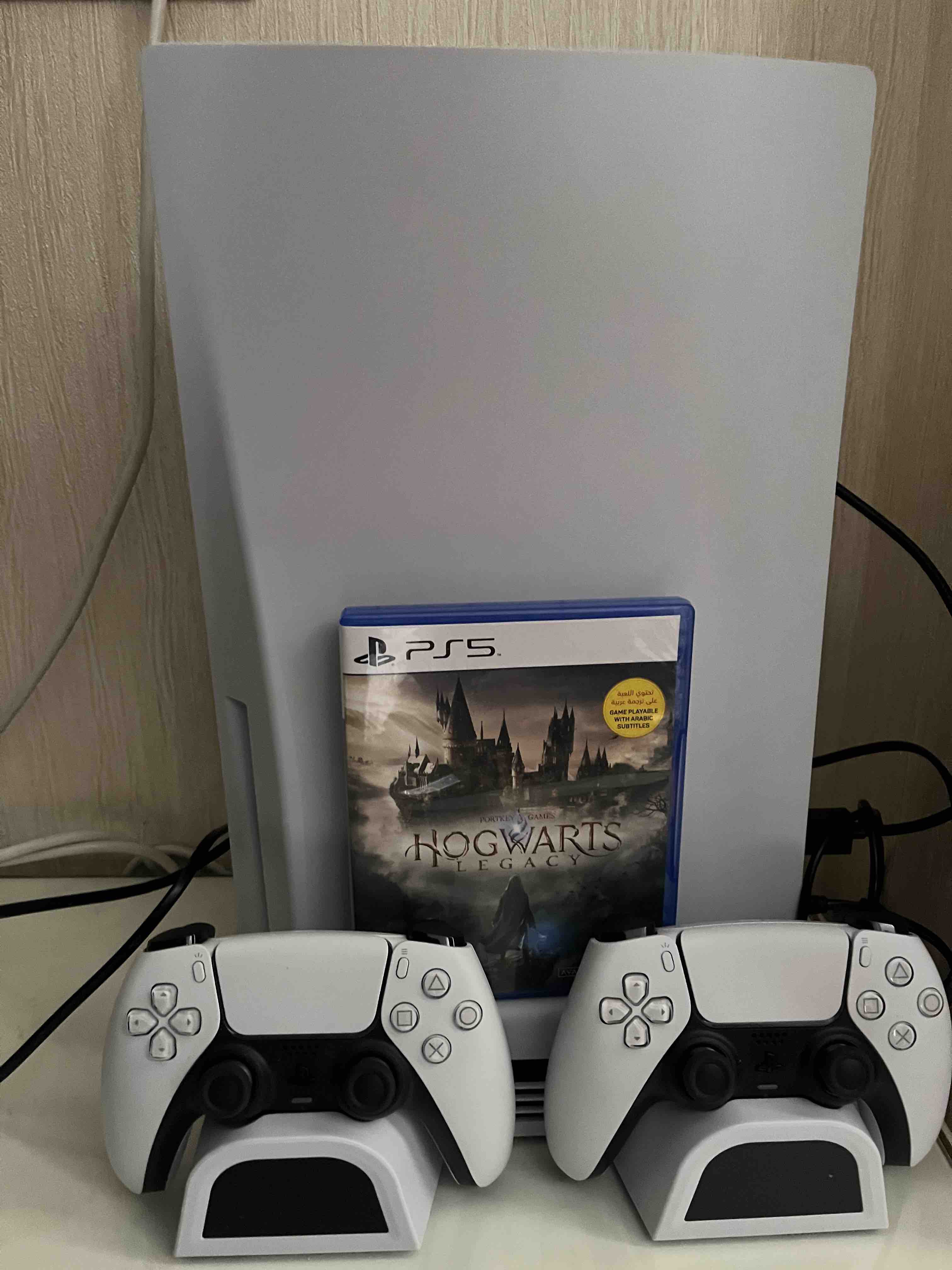 Игровая приставка Sony PlayStation 5 825 ГБ SSD, белый, 2 геймпада, игра,  купить в Москве, цены в интернет-магазинах на Мегамаркет