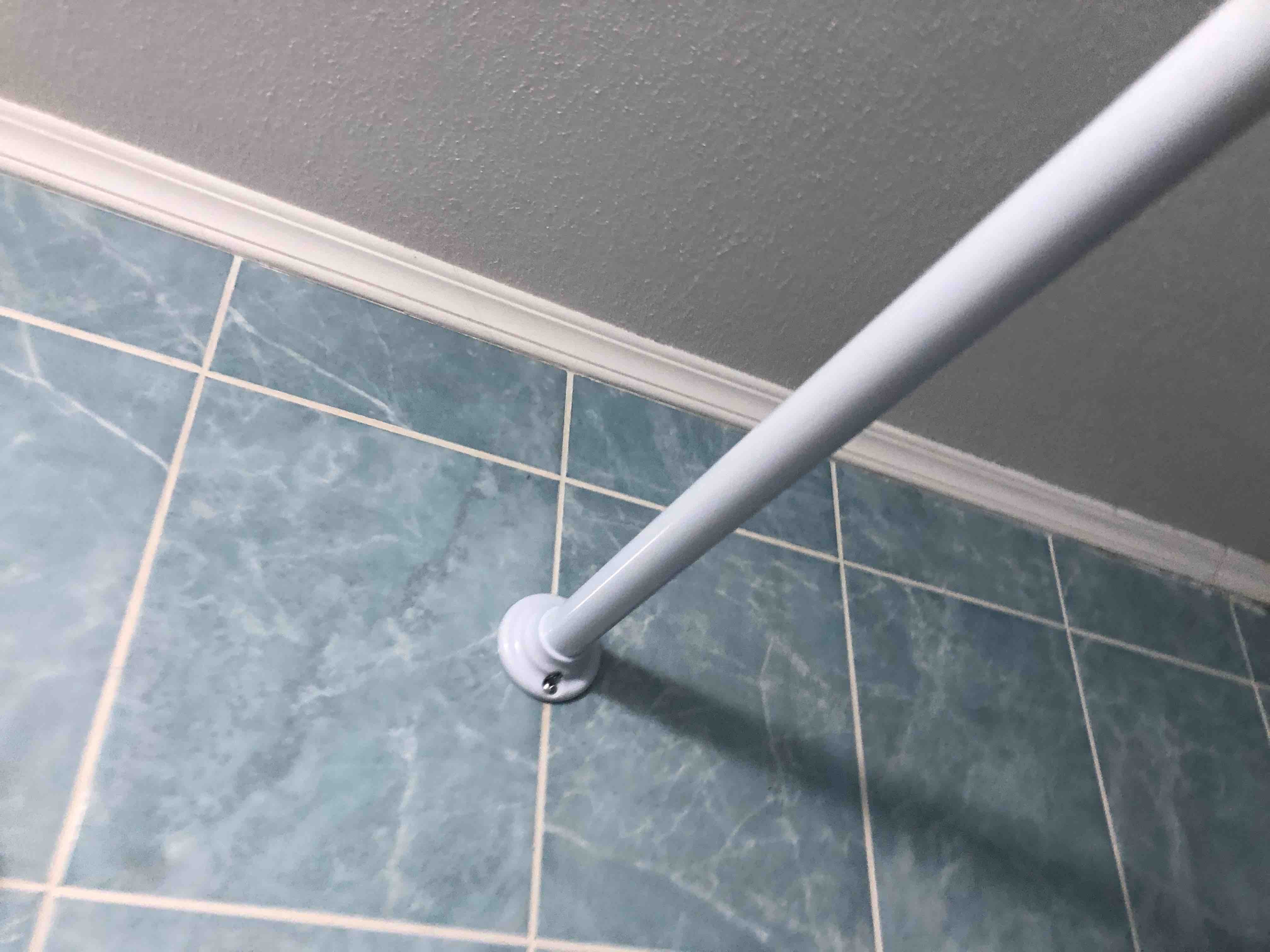 Пример углового карниза с шторкой