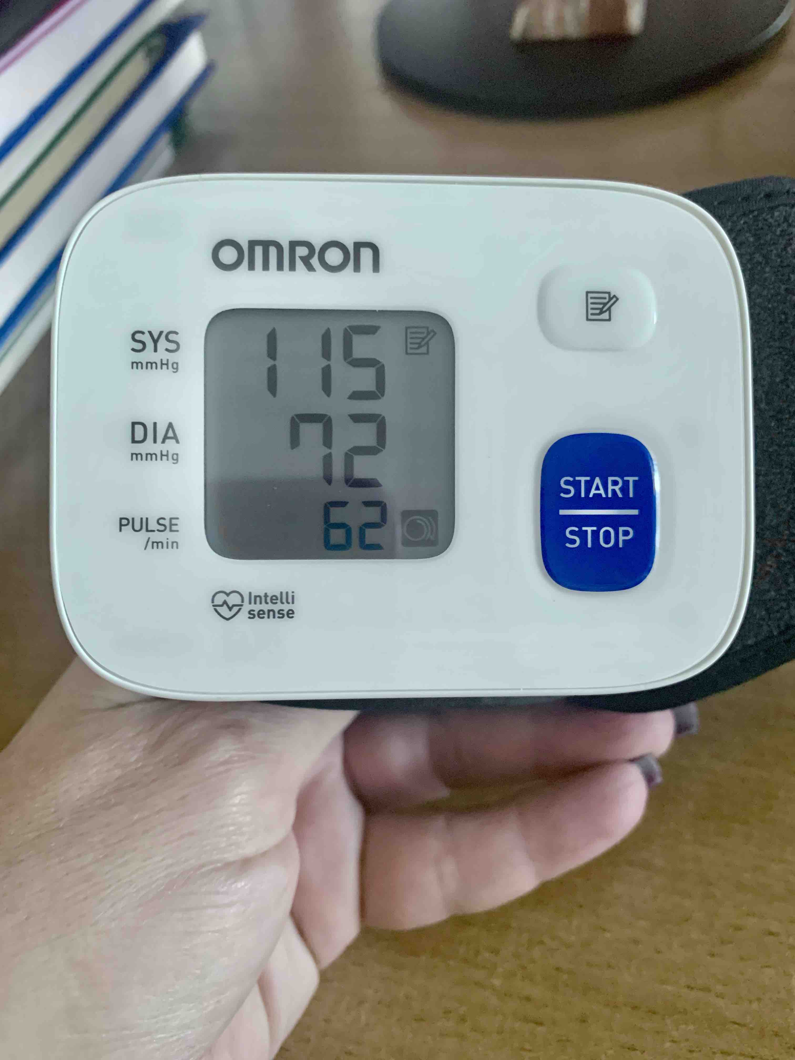 Тонометр OMRON RS1 автоматический на запястье - отзывы покупателей на  Мегамаркет | 100024938100