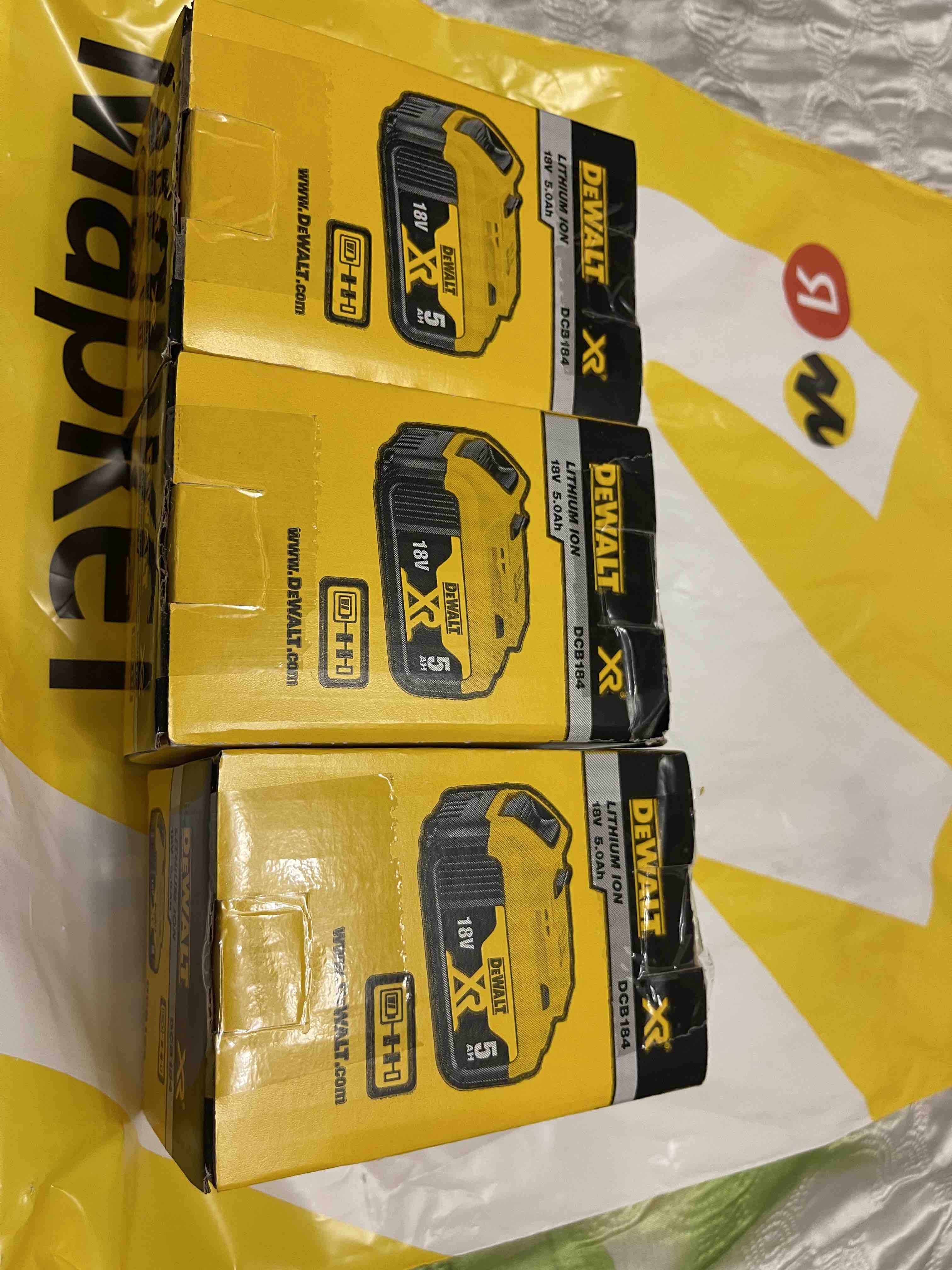 Dewalt dcb184 deals 18v 5ah