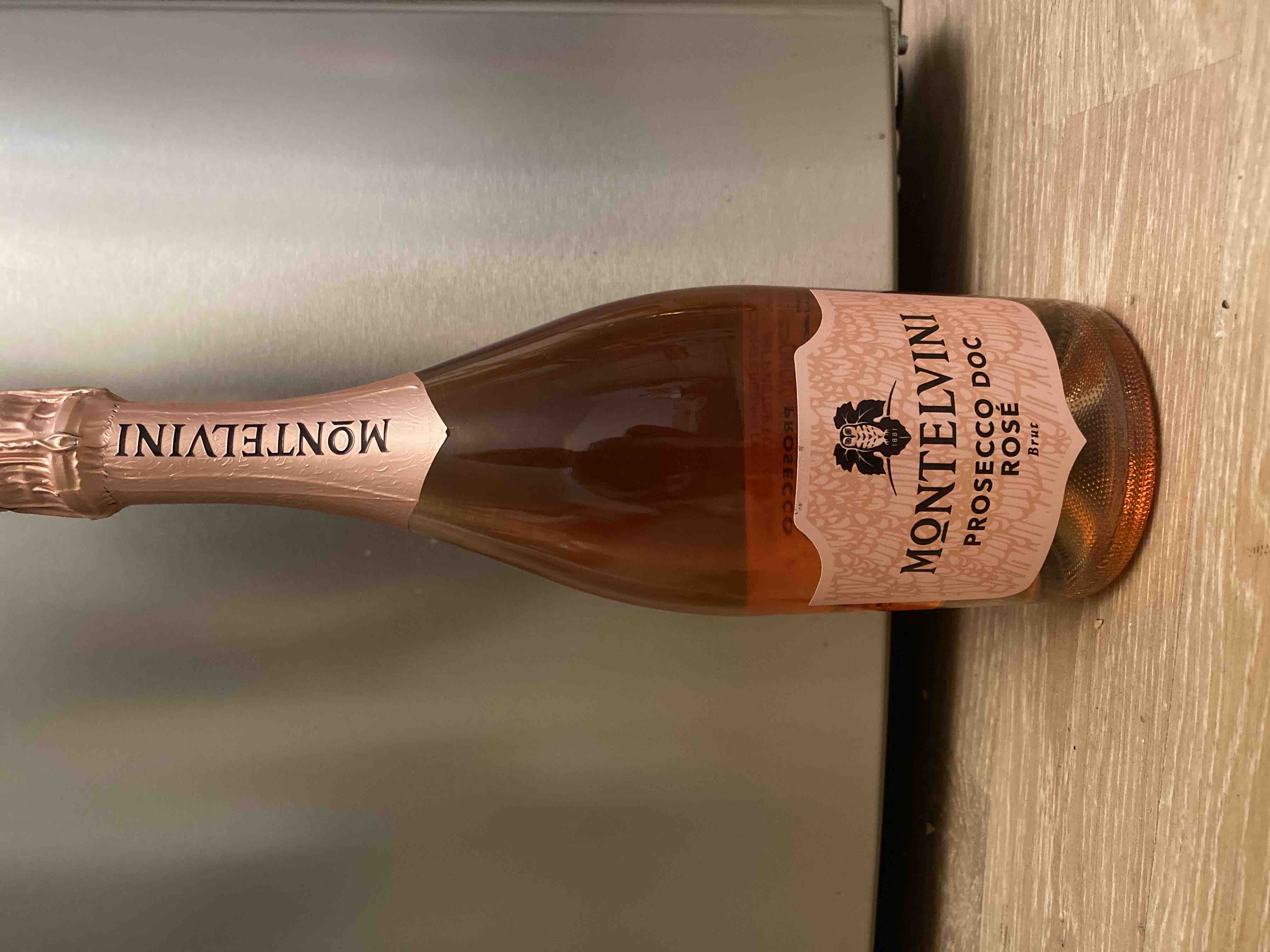 Вино montelvini prosecco. Вино Монтельвини Просекко. Монтельвини брют. Шампанское Монтельвини. Шампанское Montelvini виды.