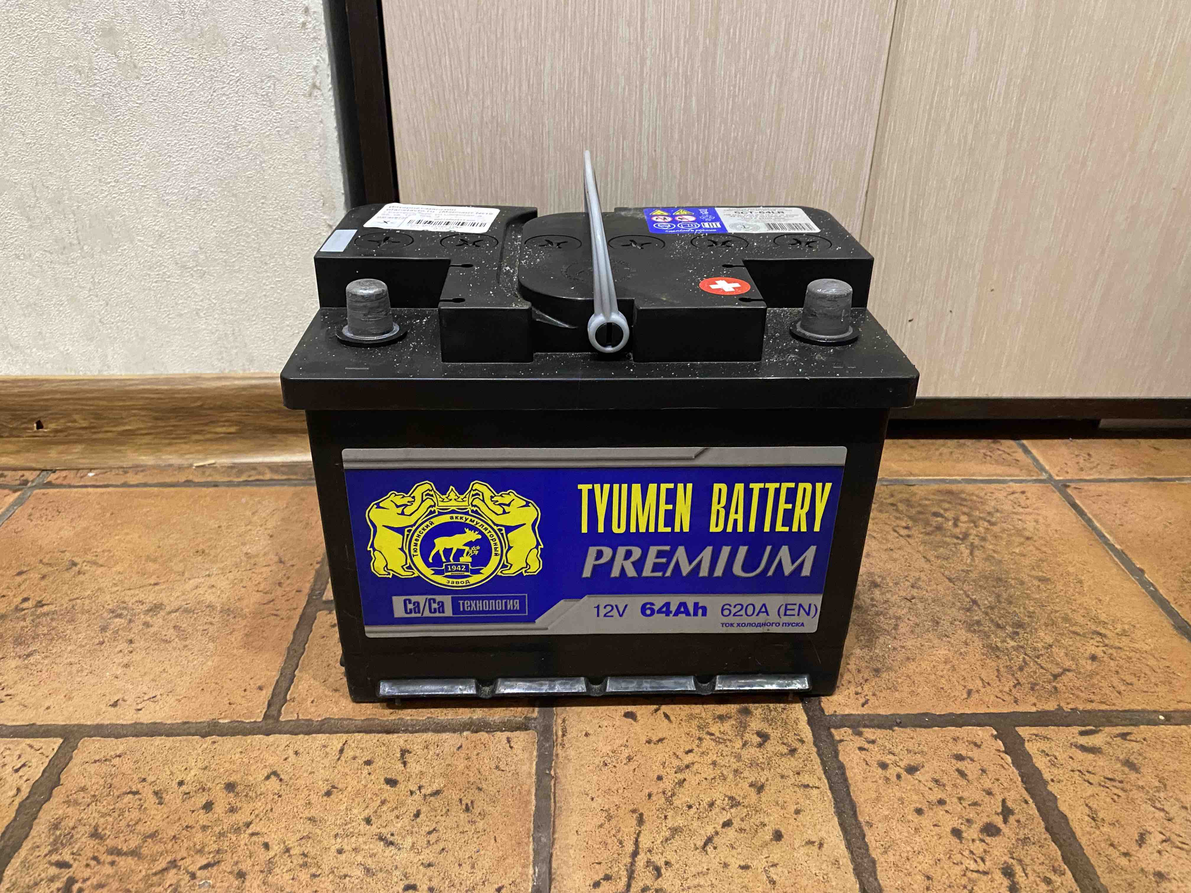 Купить аккумулятор легковой Tyumen Battery Premium 64 а/ч 620А Обратная  полярность, цены на Мегамаркет | Артикул: 100030132396