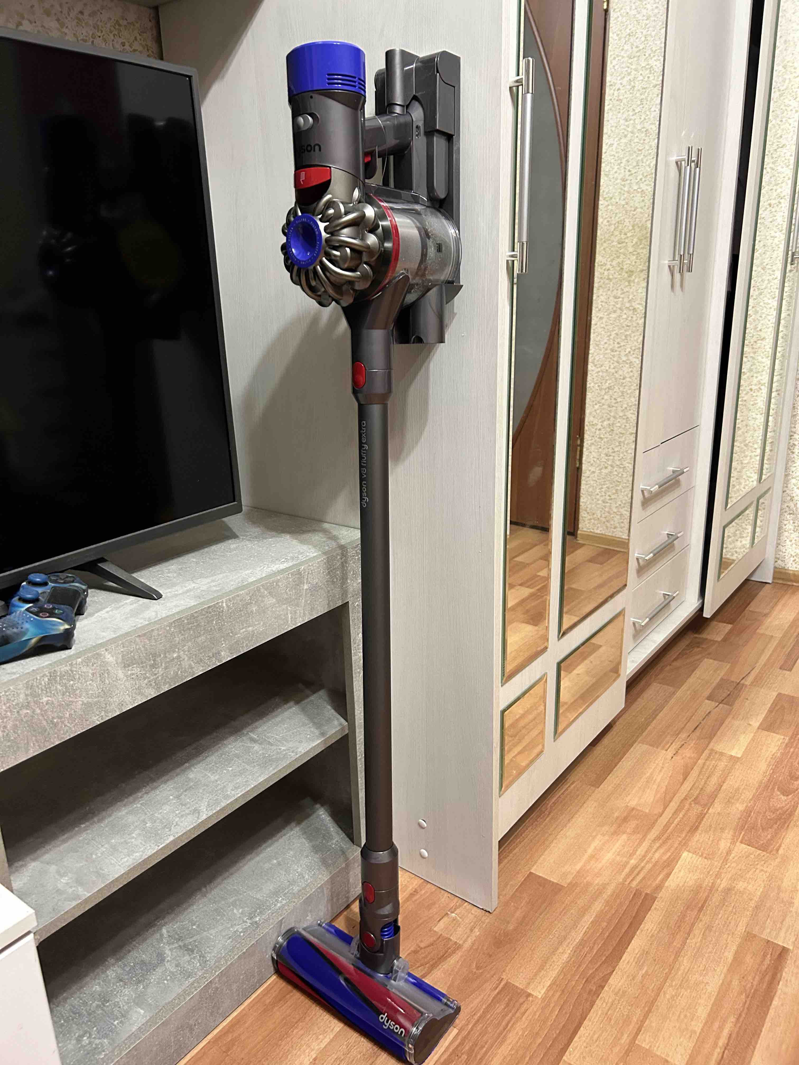 Пылесос Dyson SV10 V8 Fluffy Extra розовый, купить в Москве