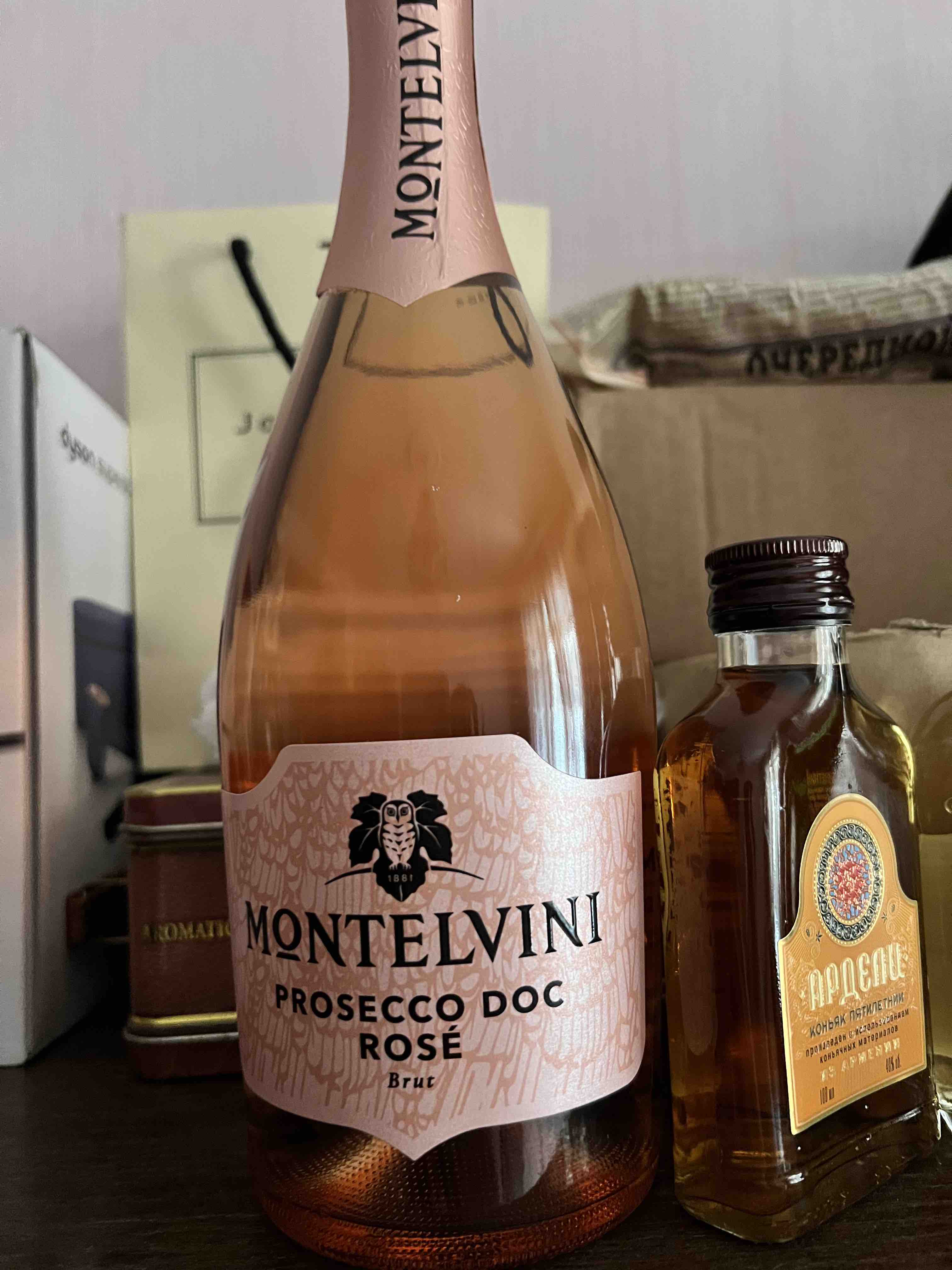 Вино montelvini prosecco. Вино Монтельвини Просекко. Montelvini Prosecco. Монтельвини брют. Просекко Монтельвини Винлаб.