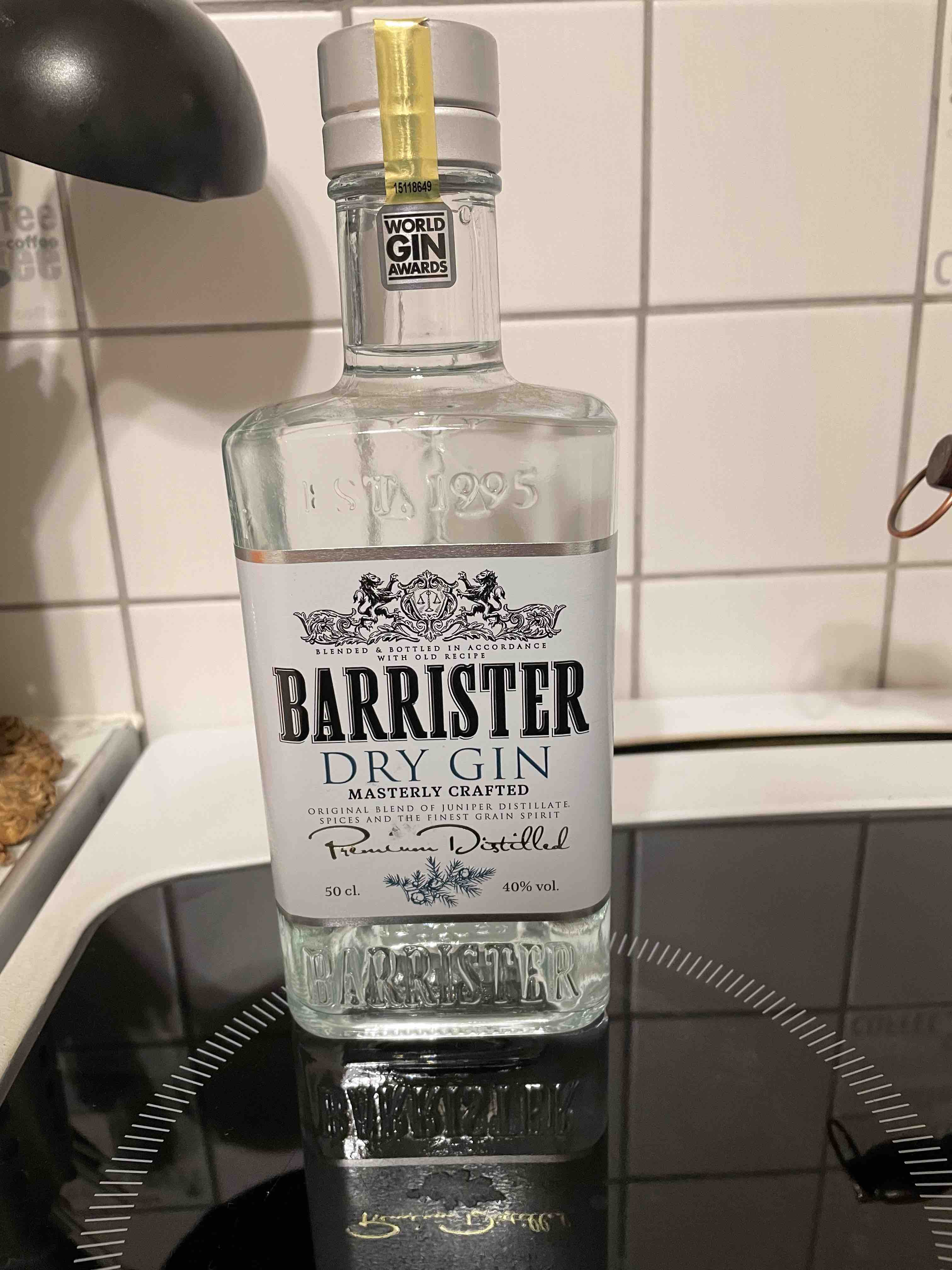 Джин Barrister Dry Gin 40% 0,5 л - отзывы покупателей на маркетплейсе  Мегамаркет | Артикул: 100028140227