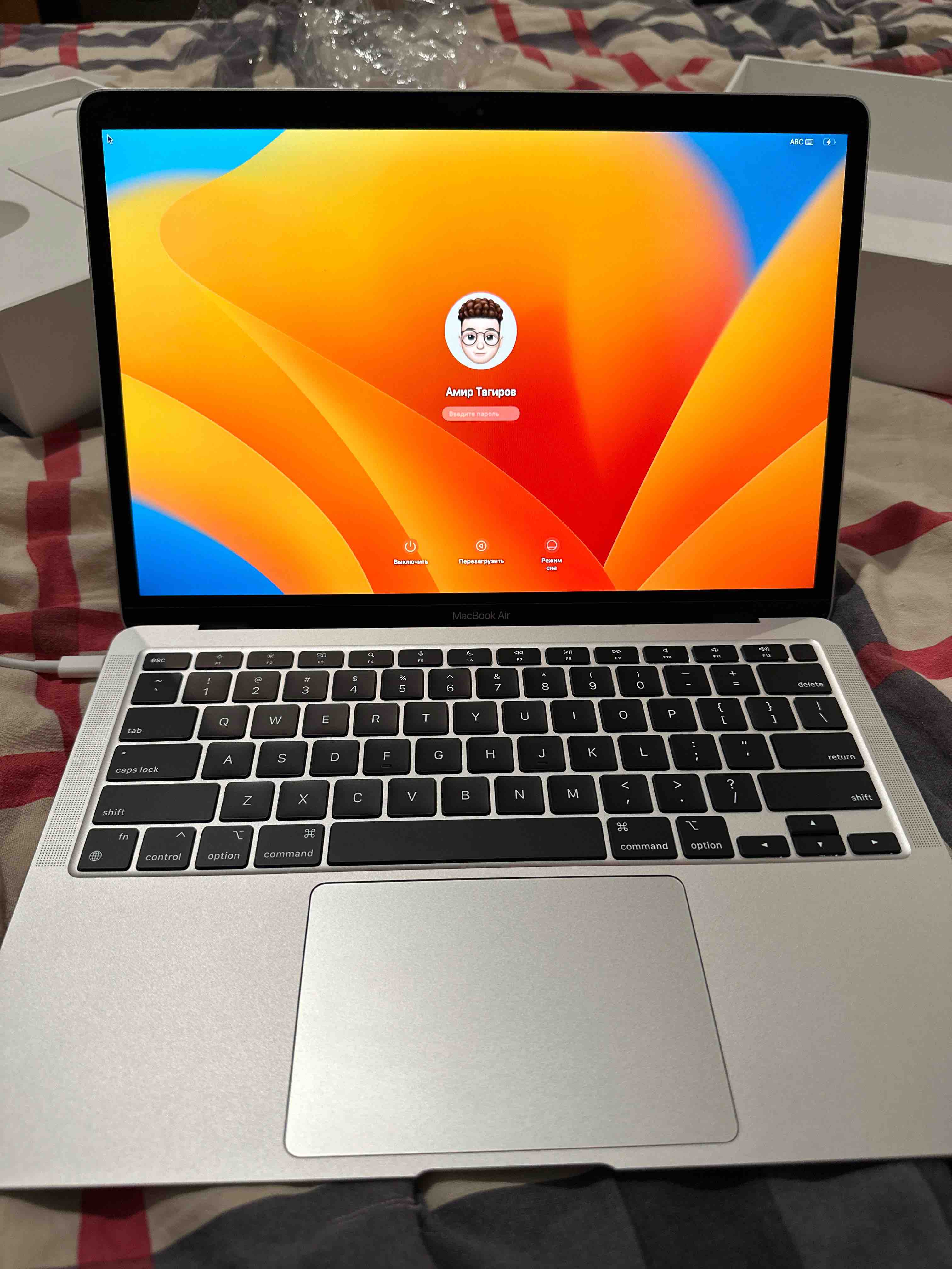 Ноутбук Apple MacBook Air 13 Silver, 13.3/M1/8Gb/256Gb/KB-EU (MGN93),  купить в Москве, цены в интернет-магазинах на Мегамаркет