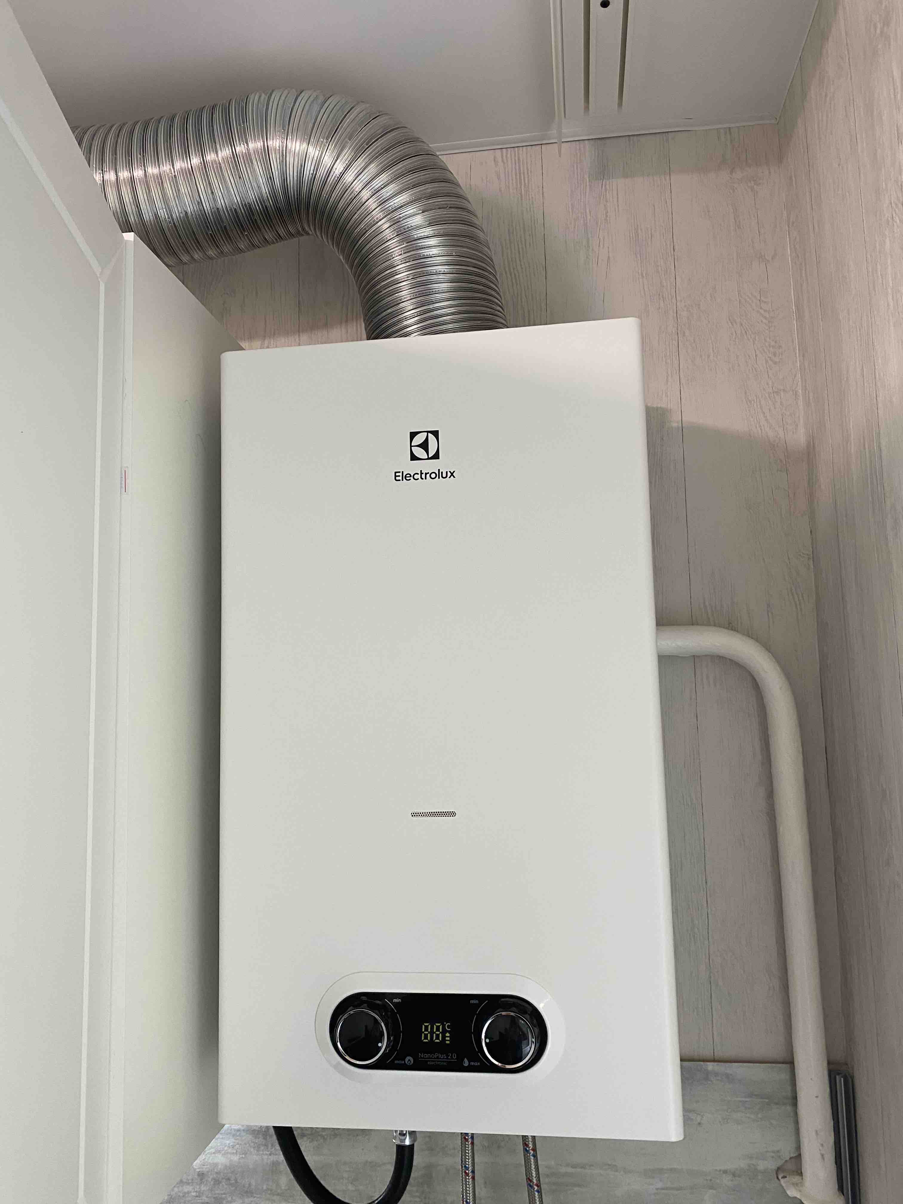 Газовая колонка Electrolux GWH 12 NanoPlus 2.0 white - отзывы покупателей  на маркетплейсе Мегамаркет | Артикул: 600000066637